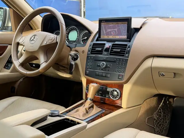 Mercedes-Benz C-Class view 18