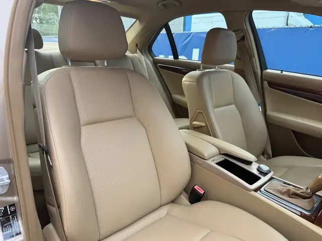 Mercedes-Benz C-Class view 12