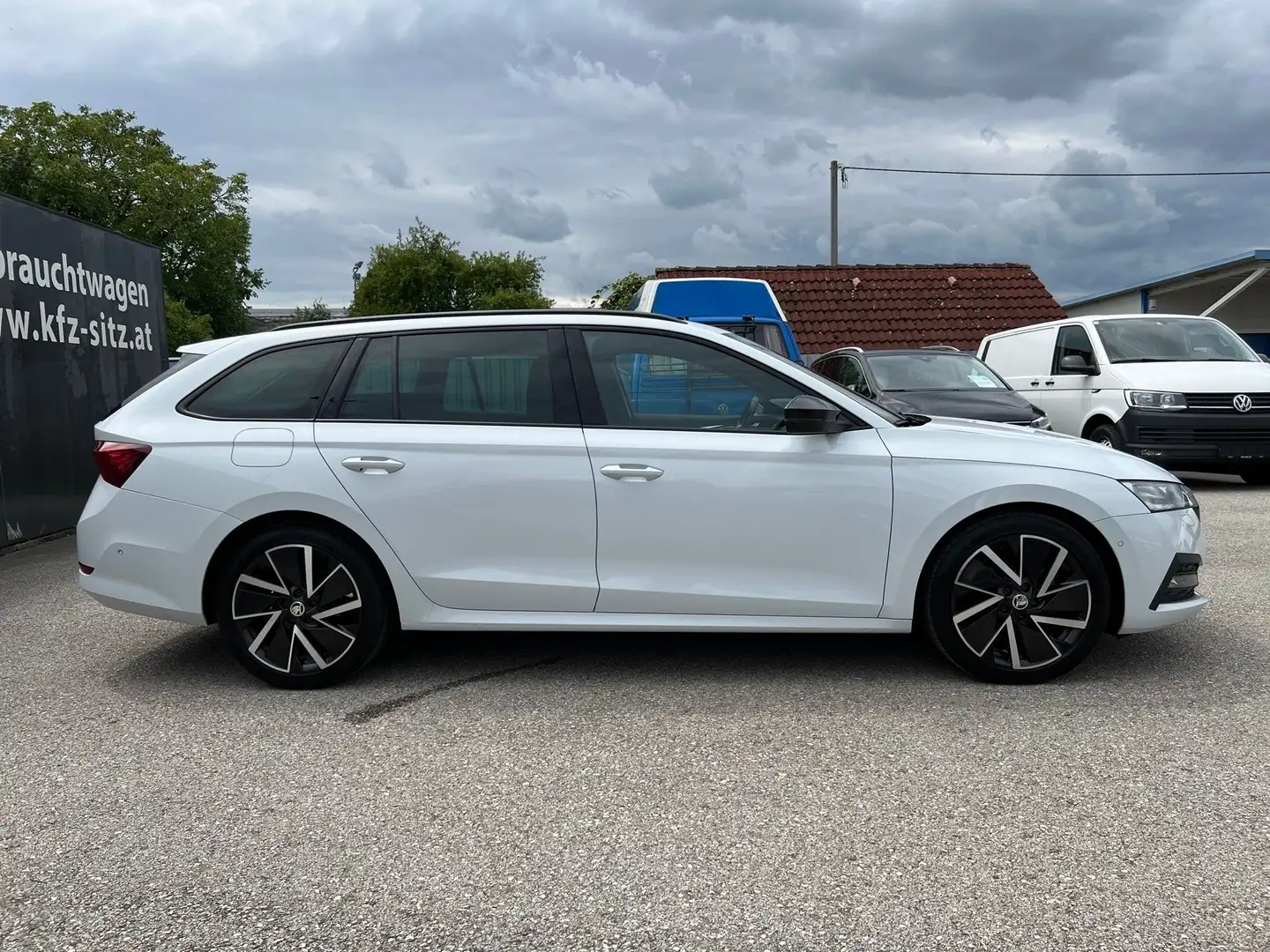 Skoda Octavia Combi 2,0 TDI | CANTON*HUD*PANORAMA Weiß - 2