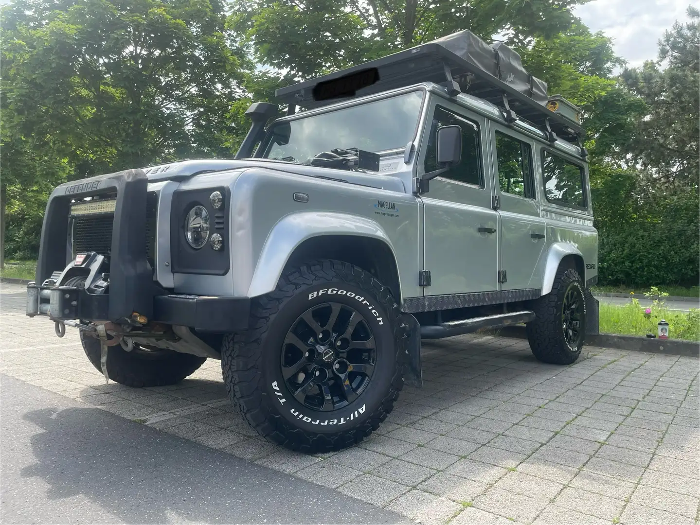 Land Rover Defender 110 Station Wagon Experience Limited Edition - 1