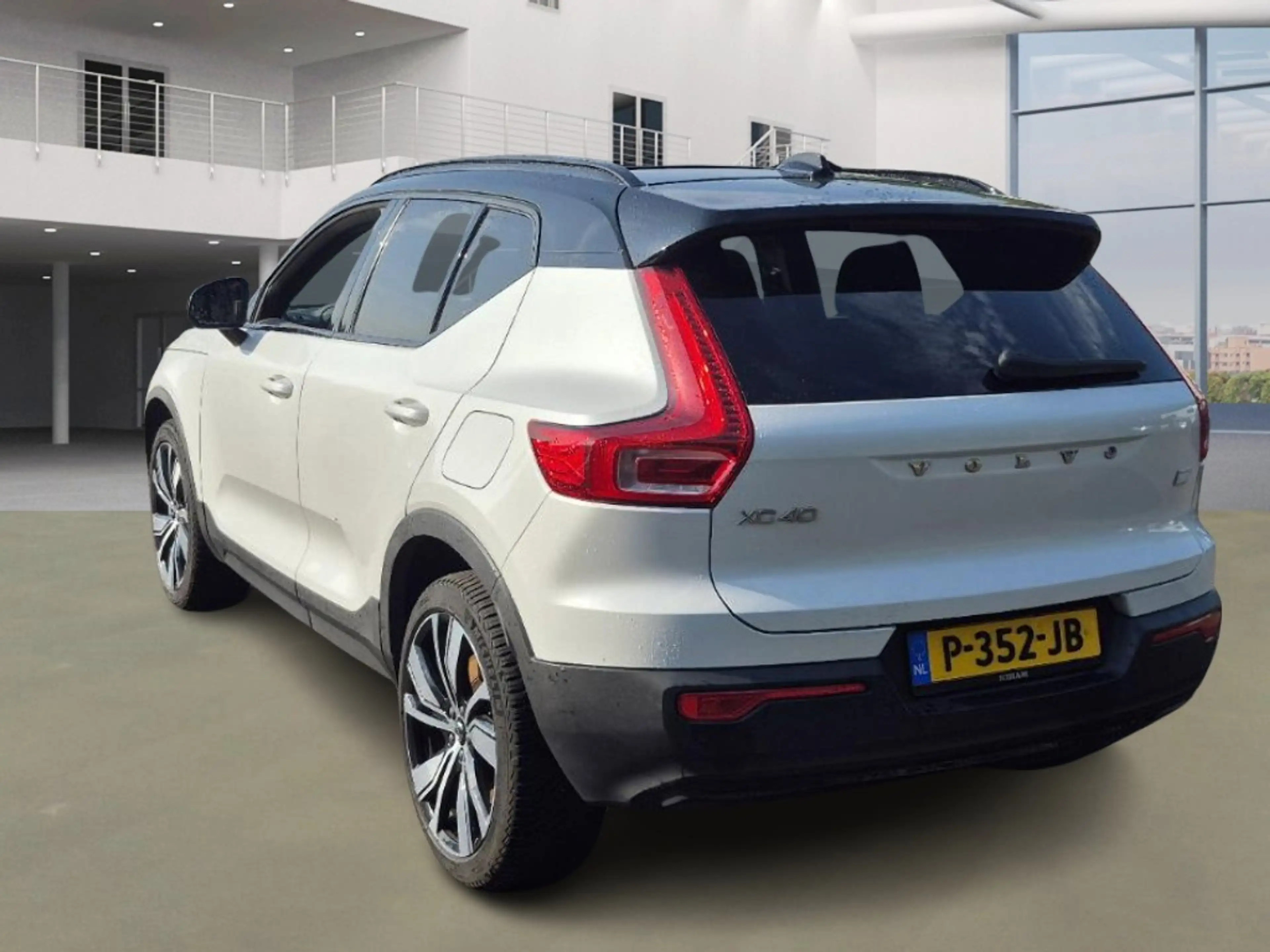 Volvo XC40 Recharge Pro|Pano|360cam|ACC|HK|Dealer Onderhouden — photo 4