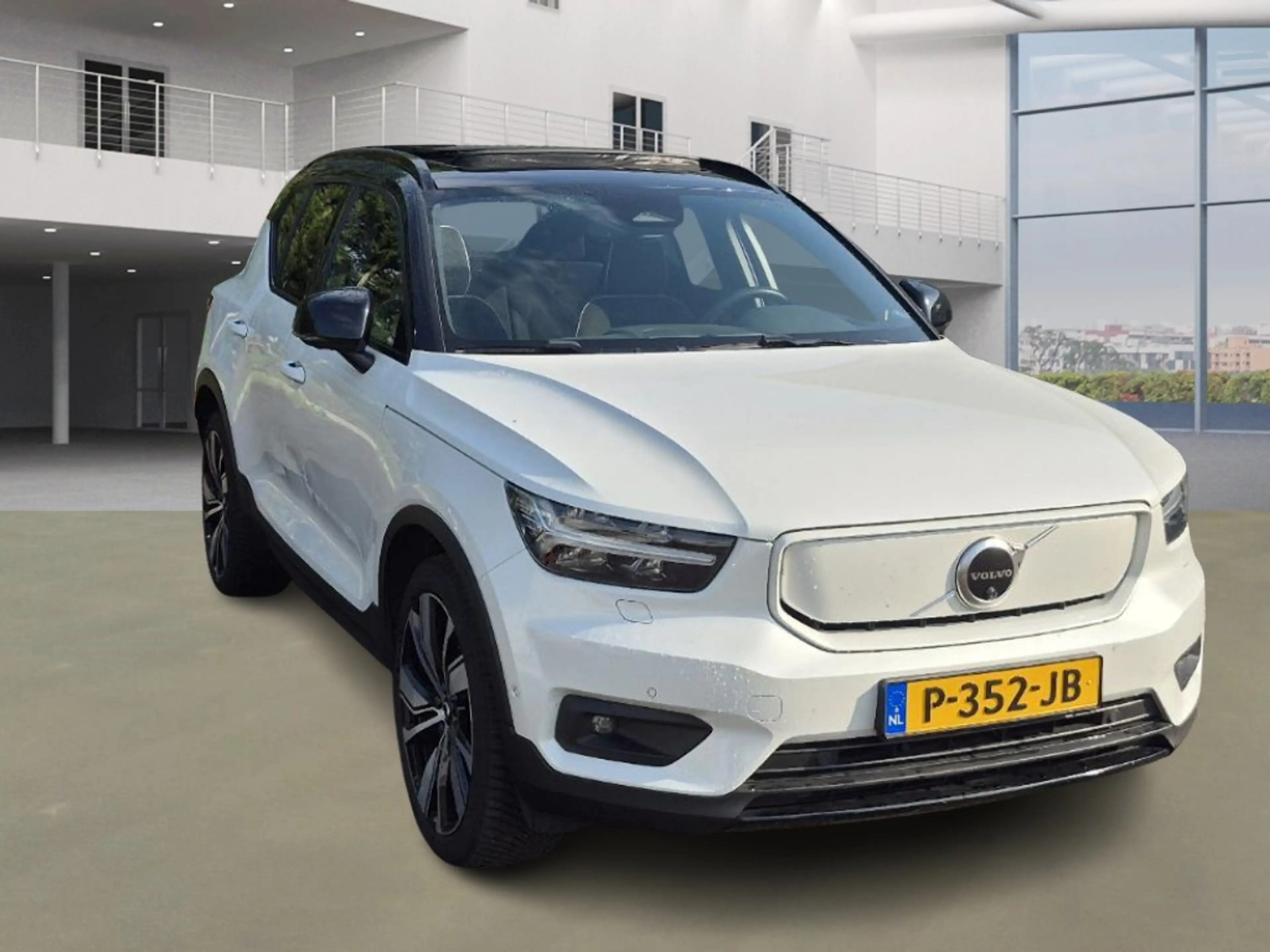 Volvo XC40 Recharge Pro|Pano|360cam|ACC|HK|Dealer Onderhouden — photo 2