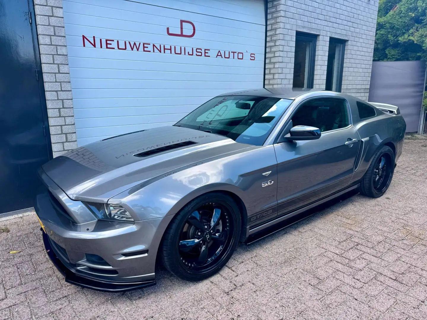 Ford Mustang Fastback 5.0 GT California Special, Maxton Design, Gris - 1