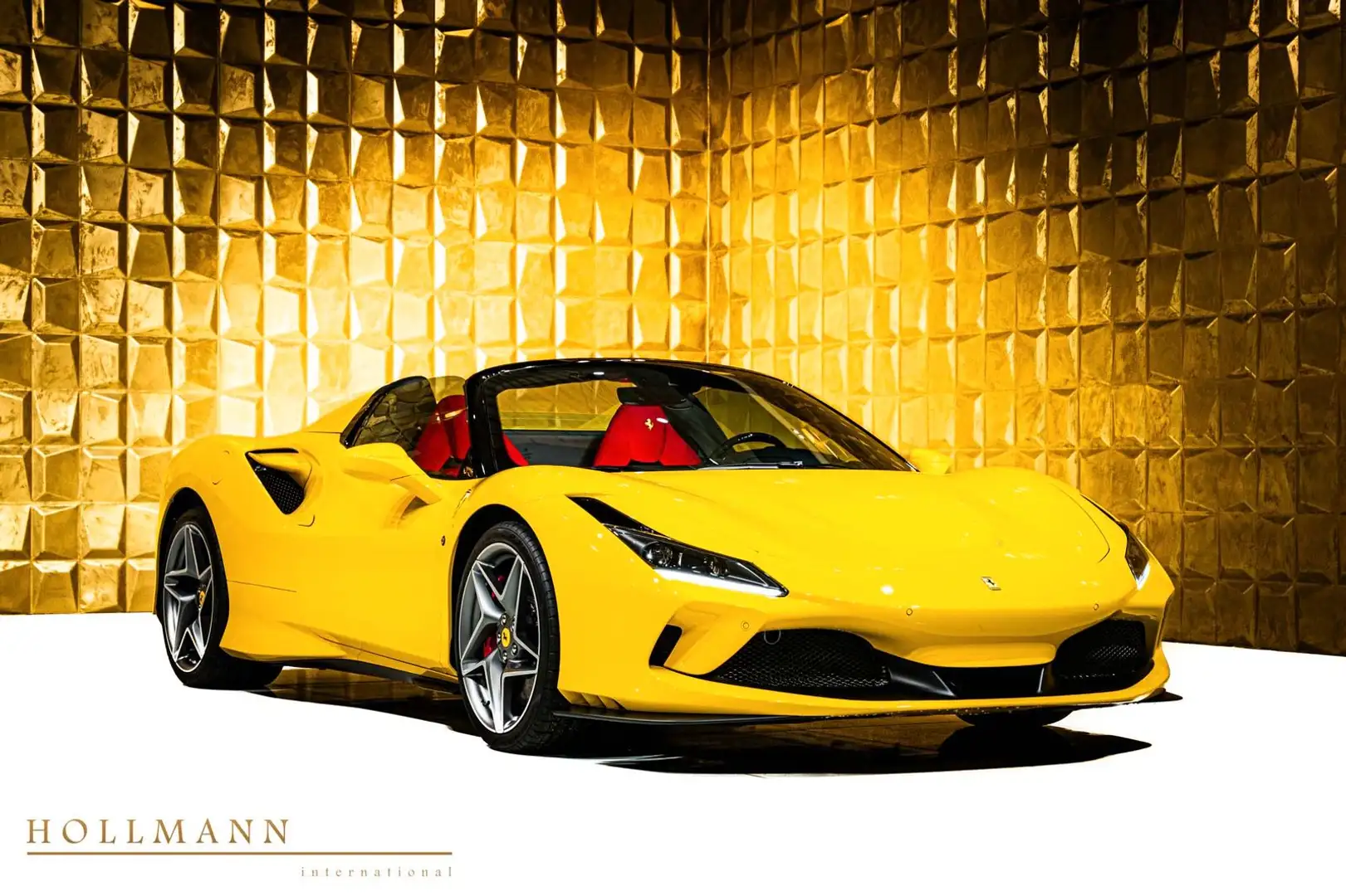 Ferrari F8 Spider Premium HiFi + Carbon Steering Wheel Geel - 1