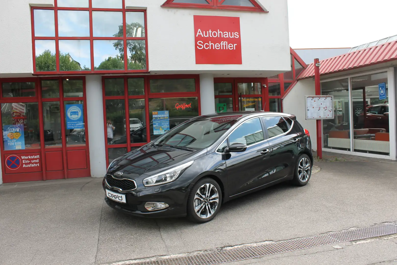 Kia Ceed / cee'd Spirit Automatik Navi 8-fach bereift Schwarz - 1