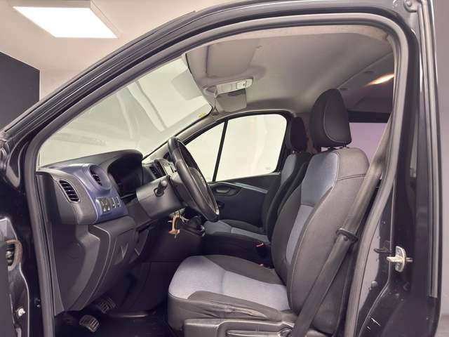 Opel Vivaro — photo 11