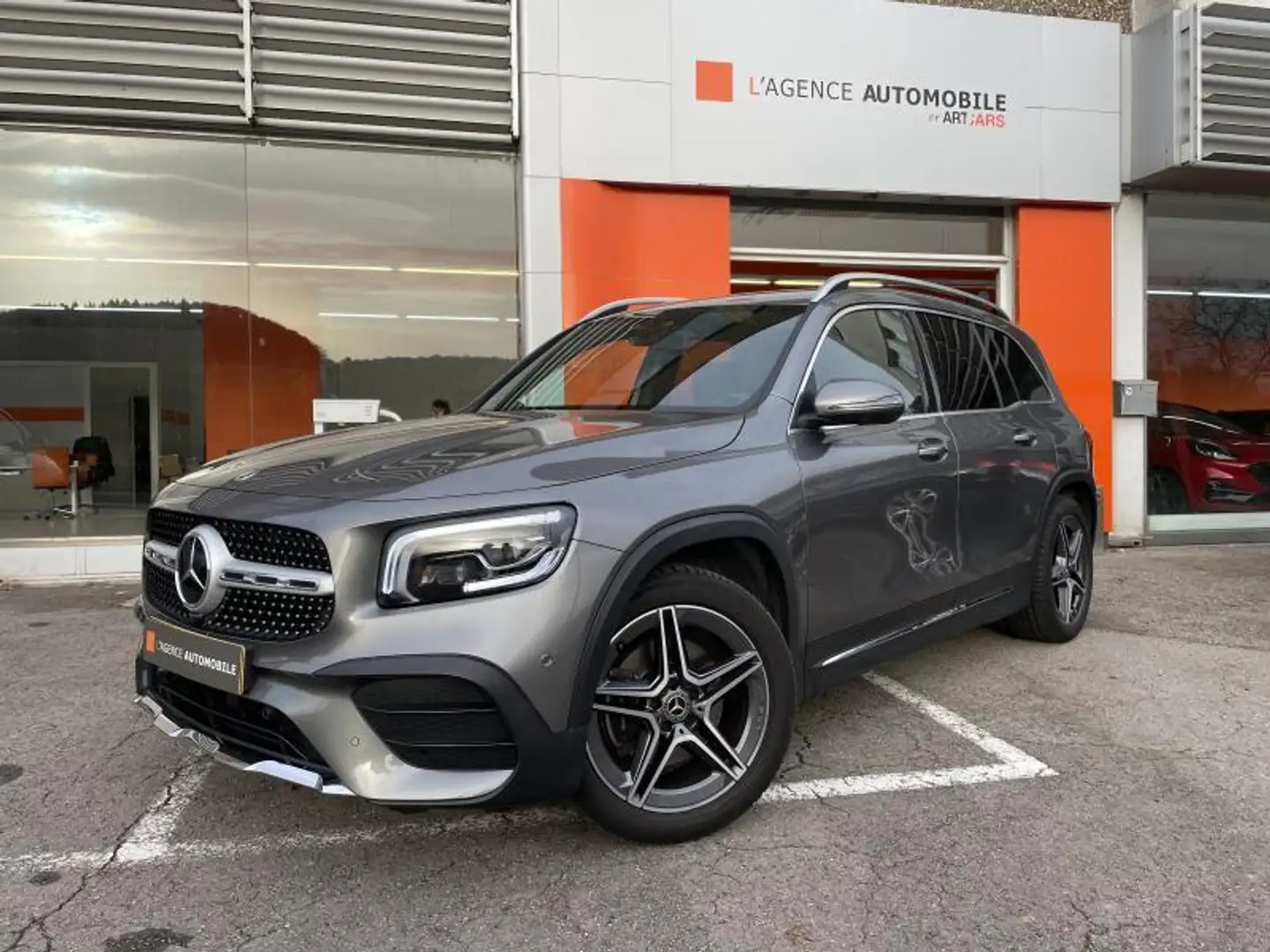 Mercedes-Benz GLB 200 4MATIC AMG LINE Gris - 2