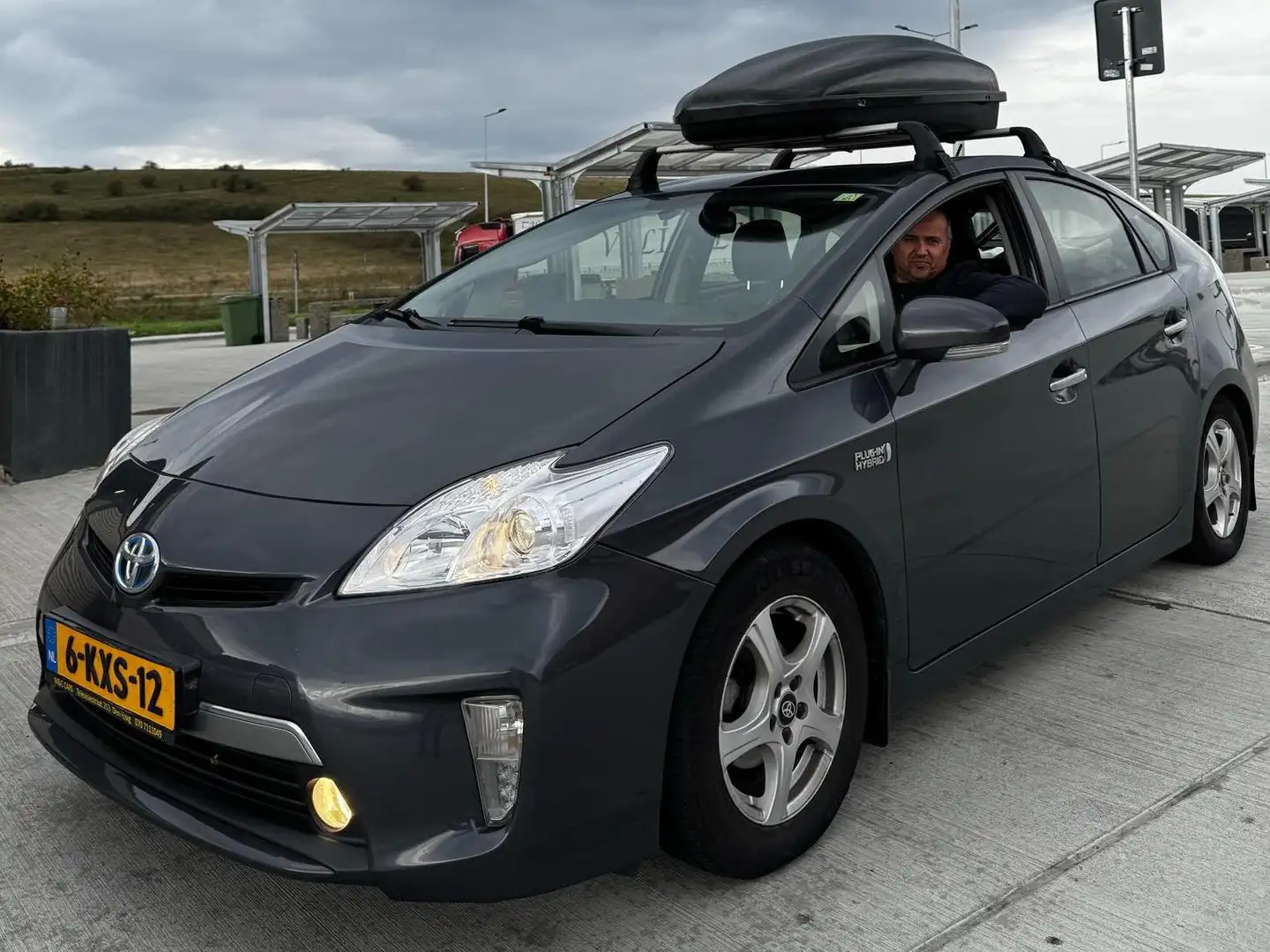 Toyota Prius 1.8 plugin hybrid Gris - 1