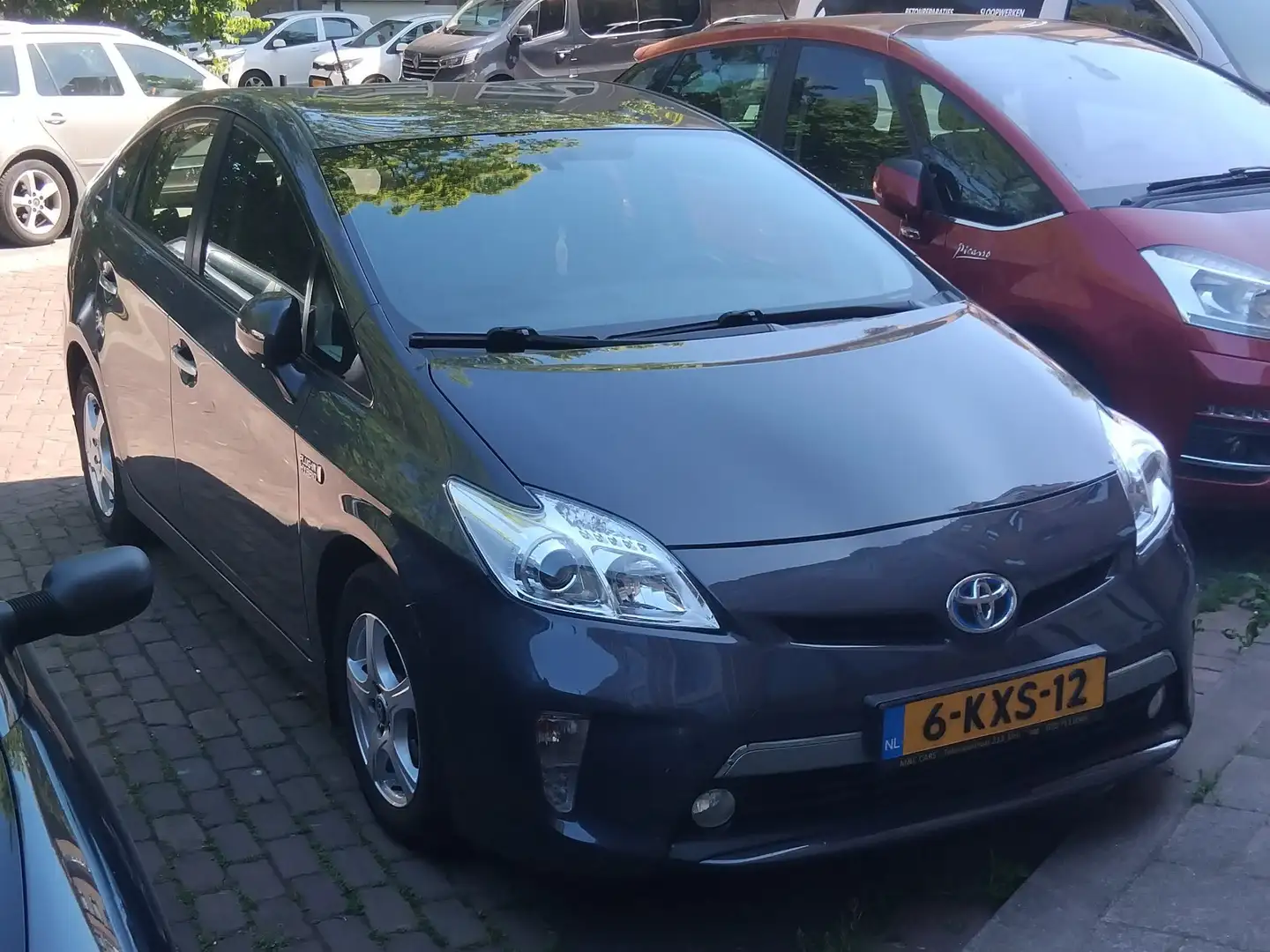 Toyota Prius 1.8 plugin hybrid Grijs - 2