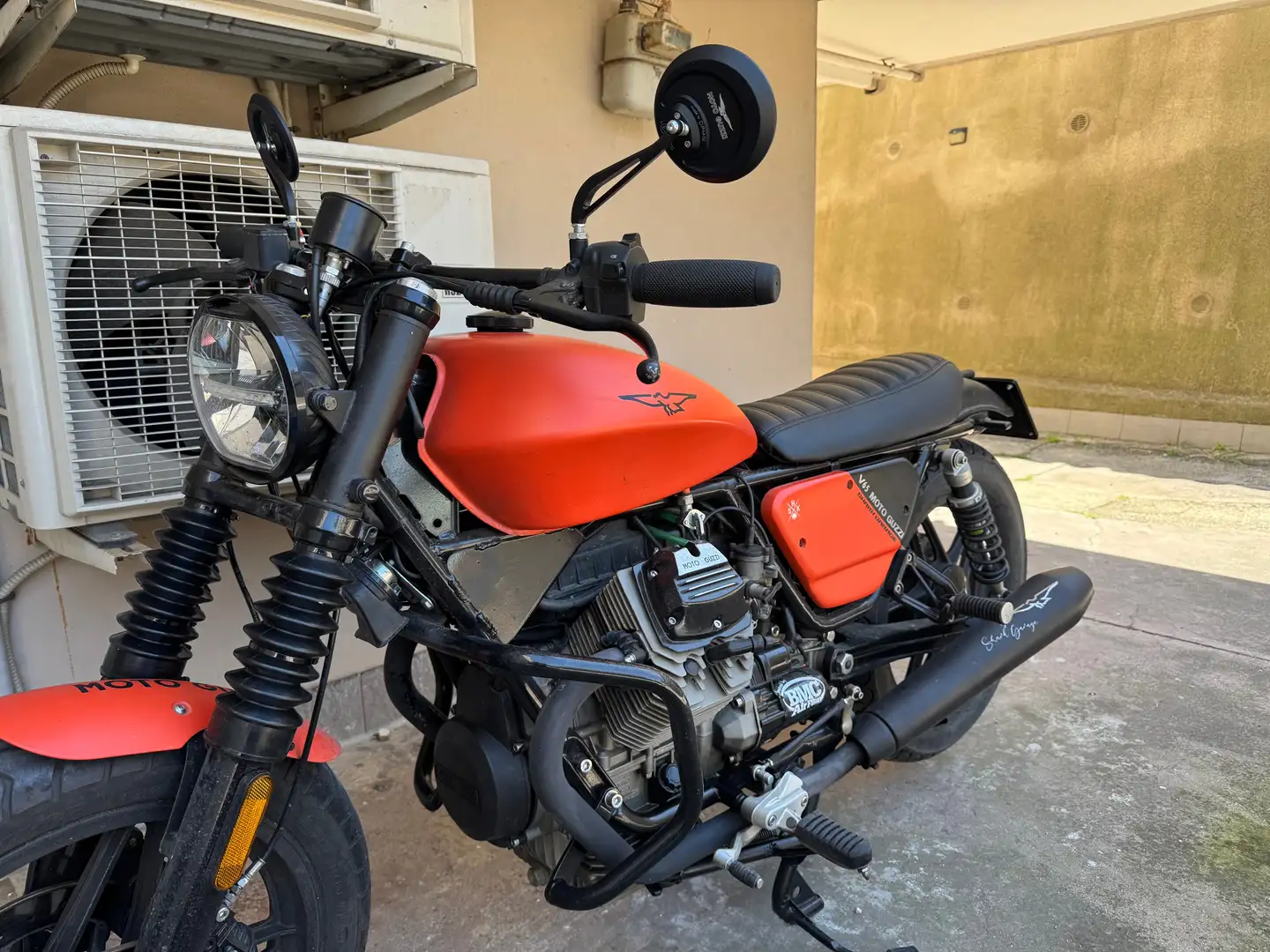 Moto Guzzi V 65 Cafe racer Orange - 2