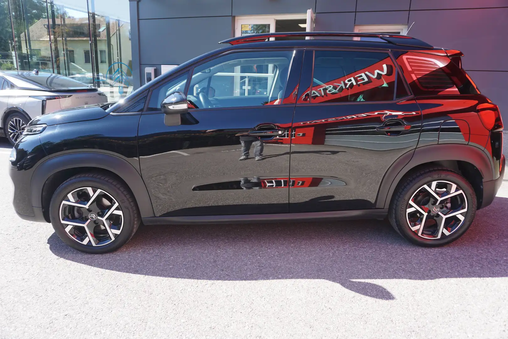 Citroen C3 Aircross PT 110 Shine Schwarz - 2
