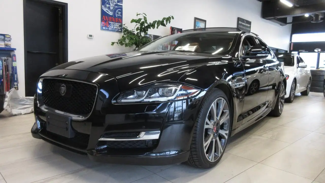 2017 Jaguar XJ