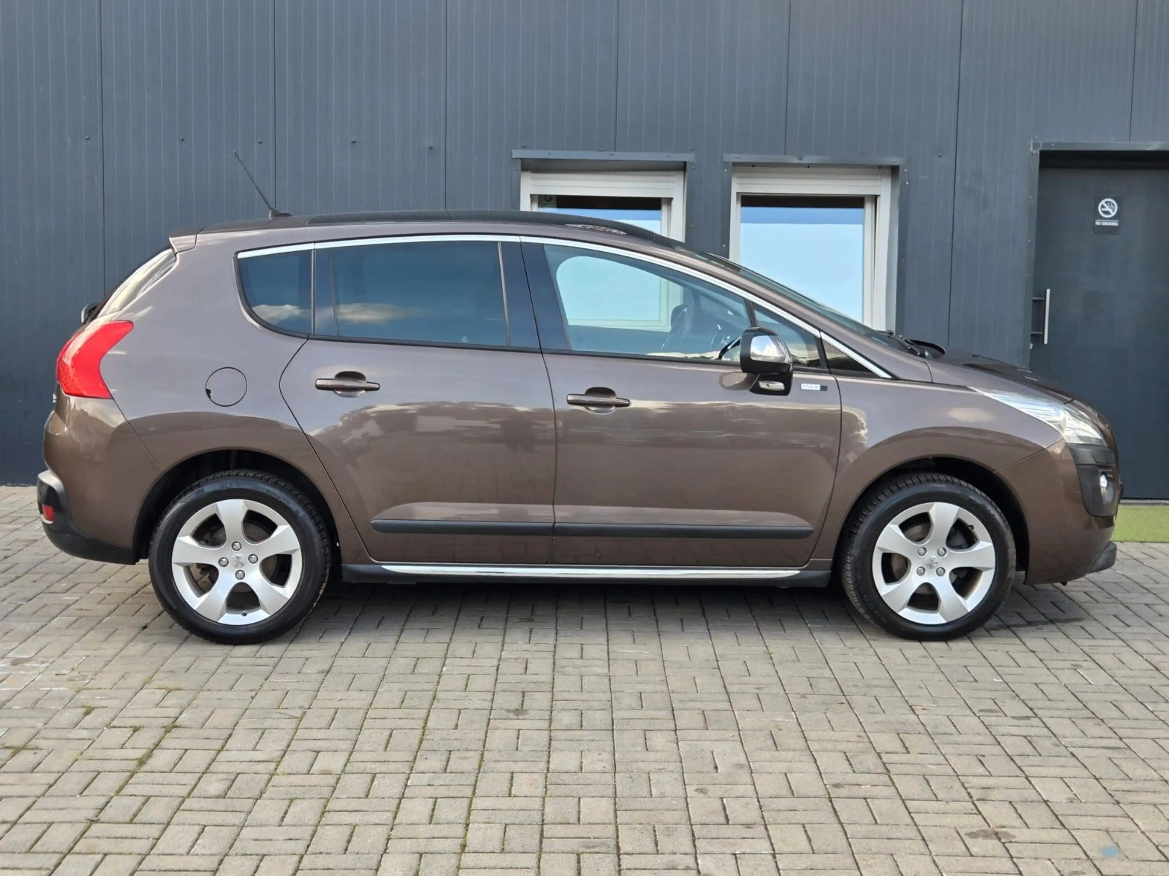 Peugeot 3008 Style 1.6HDI KLIMAAUTO/TEMP/PANO/HUD/EURO5 — photo 5