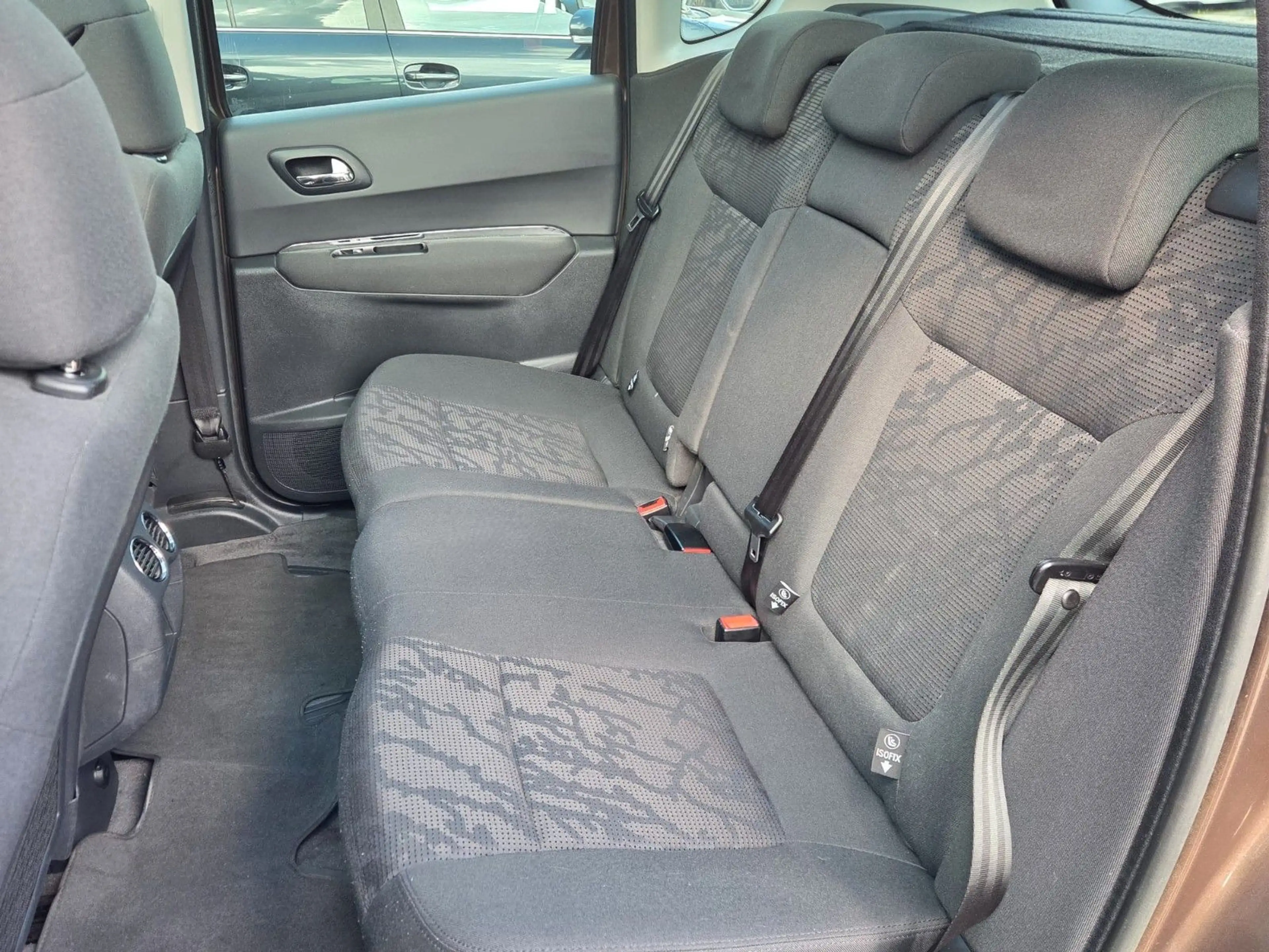 Peugeot 3008 Style 1.6HDI KLIMAAUTO/TEMP/PANO/HUD/EURO5 — photo 8