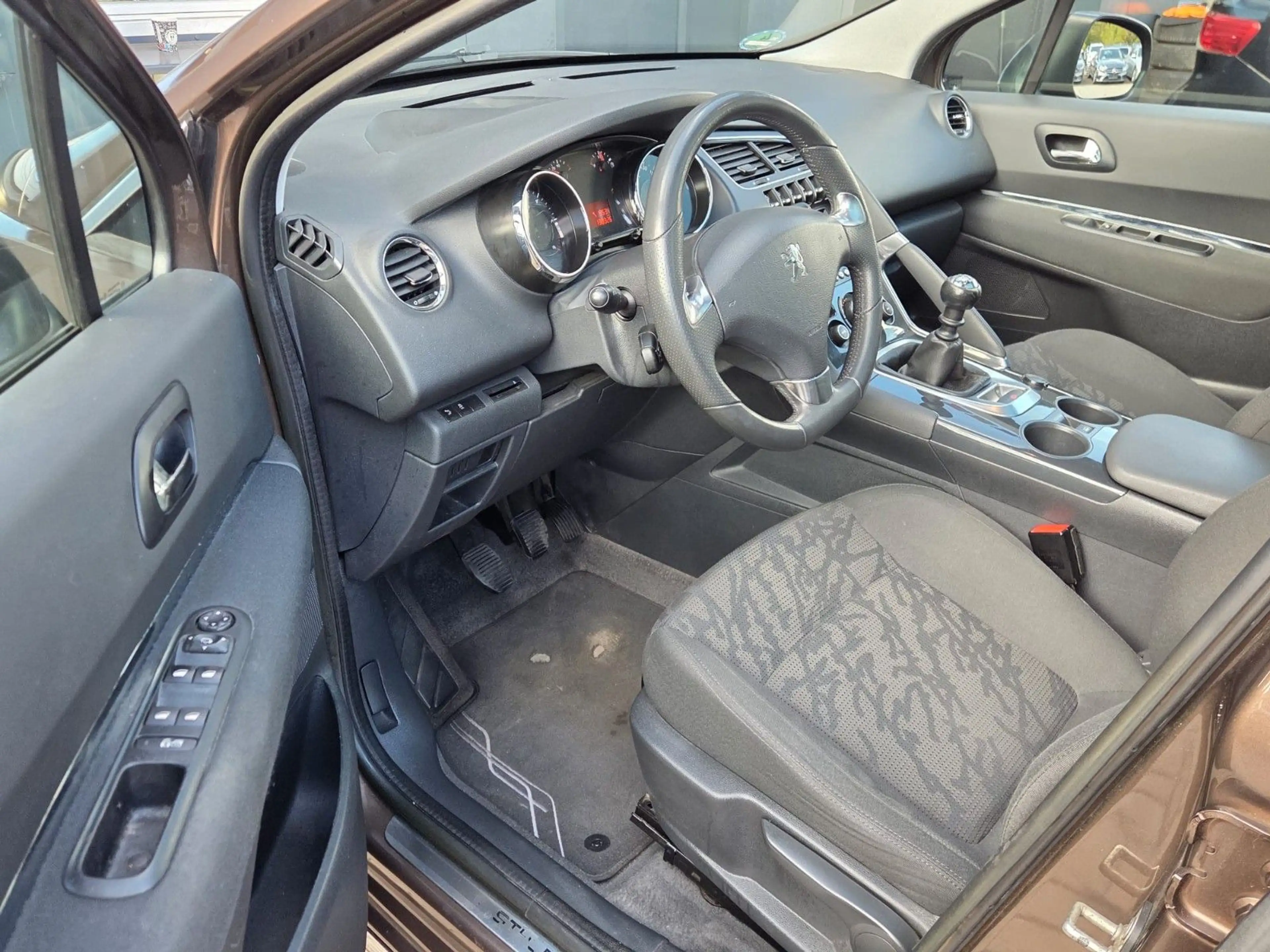 Peugeot 3008 Style 1.6HDI KLIMAAUTO/TEMP/PANO/HUD/EURO5 — photo 14
