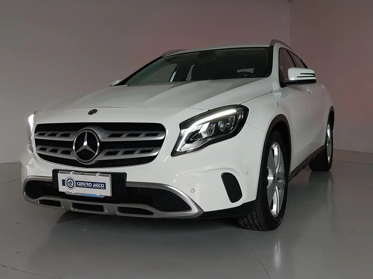 Mercedes-Benz GLA 180 GLA 180 Sport auto Bianco - 2