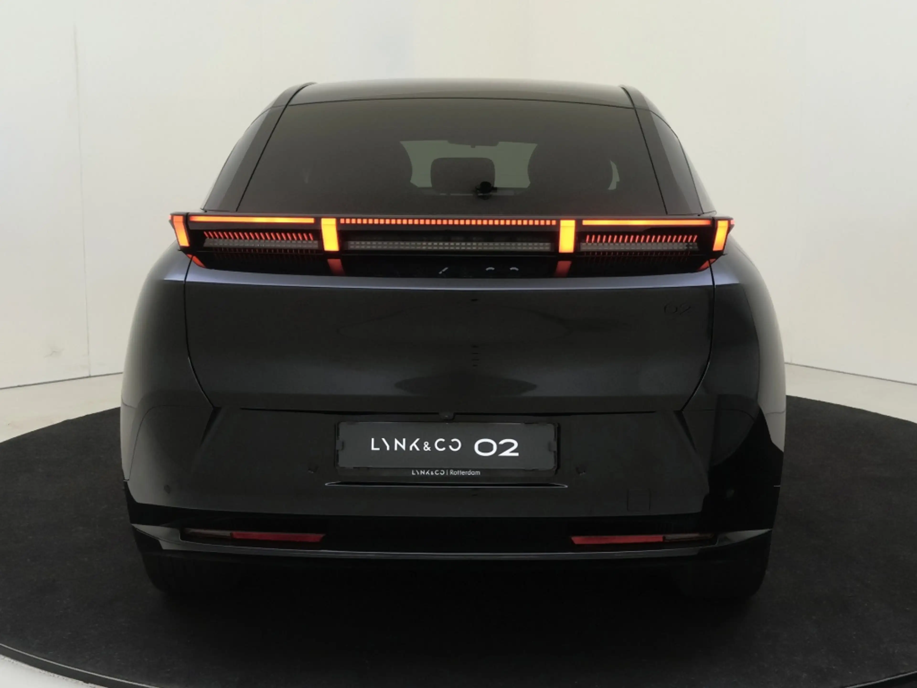 Lynk & Co 02 More | 20" zwarte velgen | Panoramadak | — photo 5