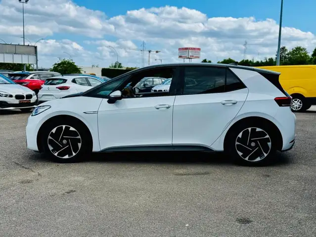 Volkswagen Id.3 view 4
