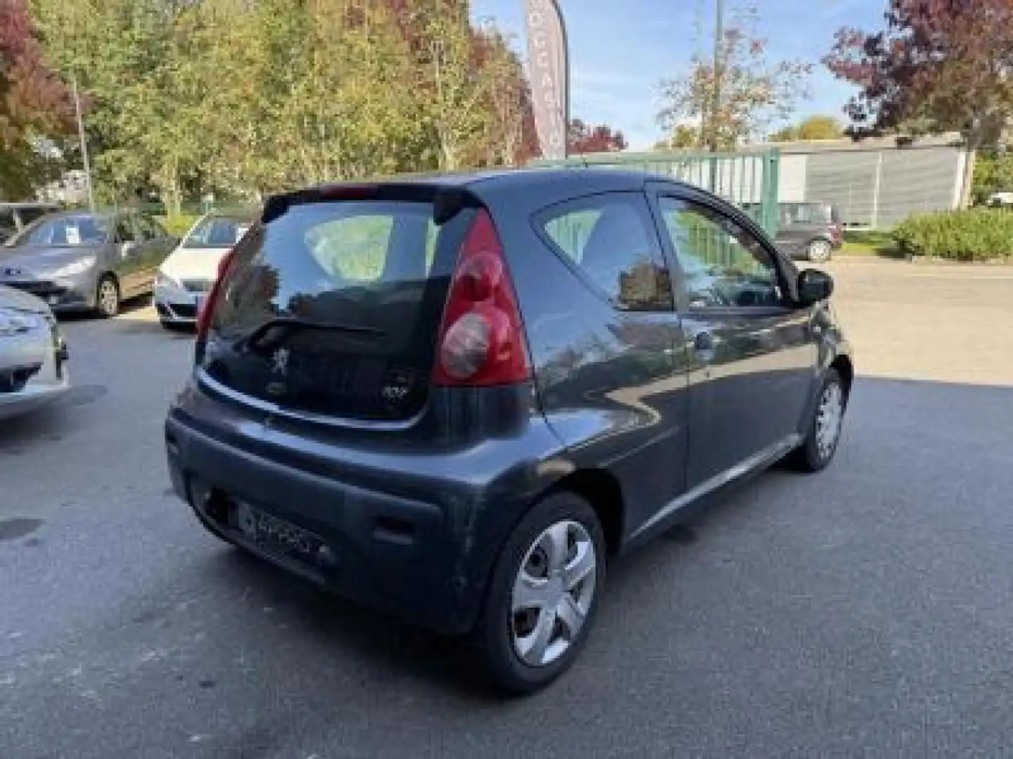 Peugeot 107 1.0i 12V BERLINE Trendy PHASE 1 Noir - 2
