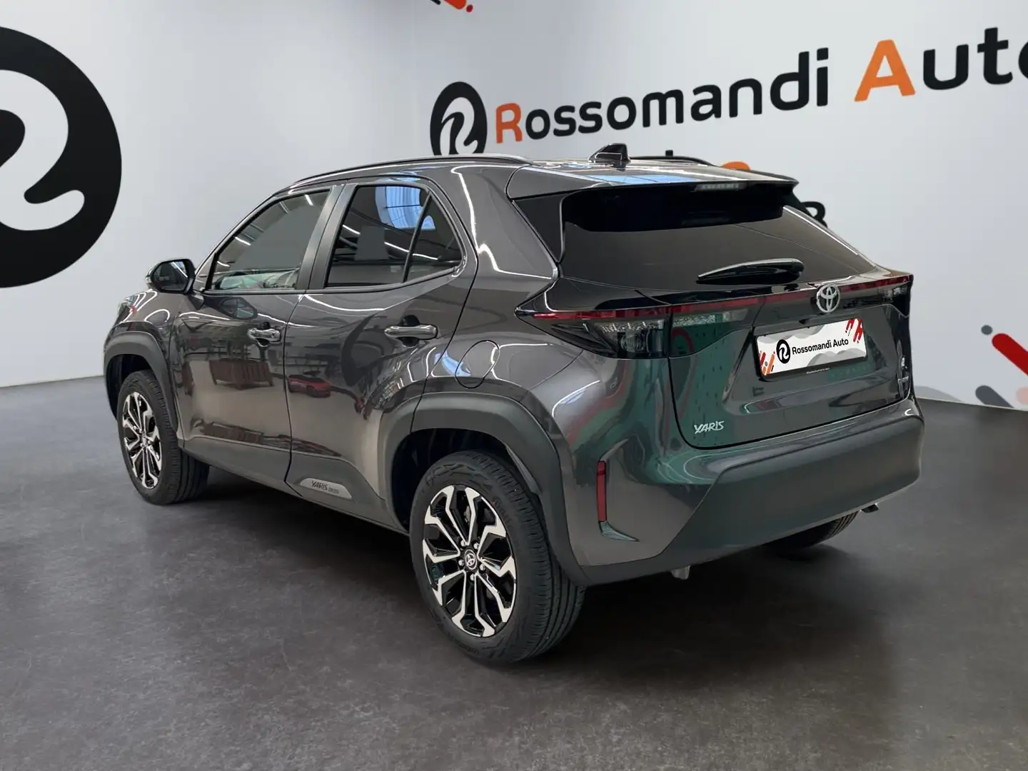 Toyota Yaris Cross Yaris Cross 1.5 Hybrid 5p. E-CVT Trend Grau - 2