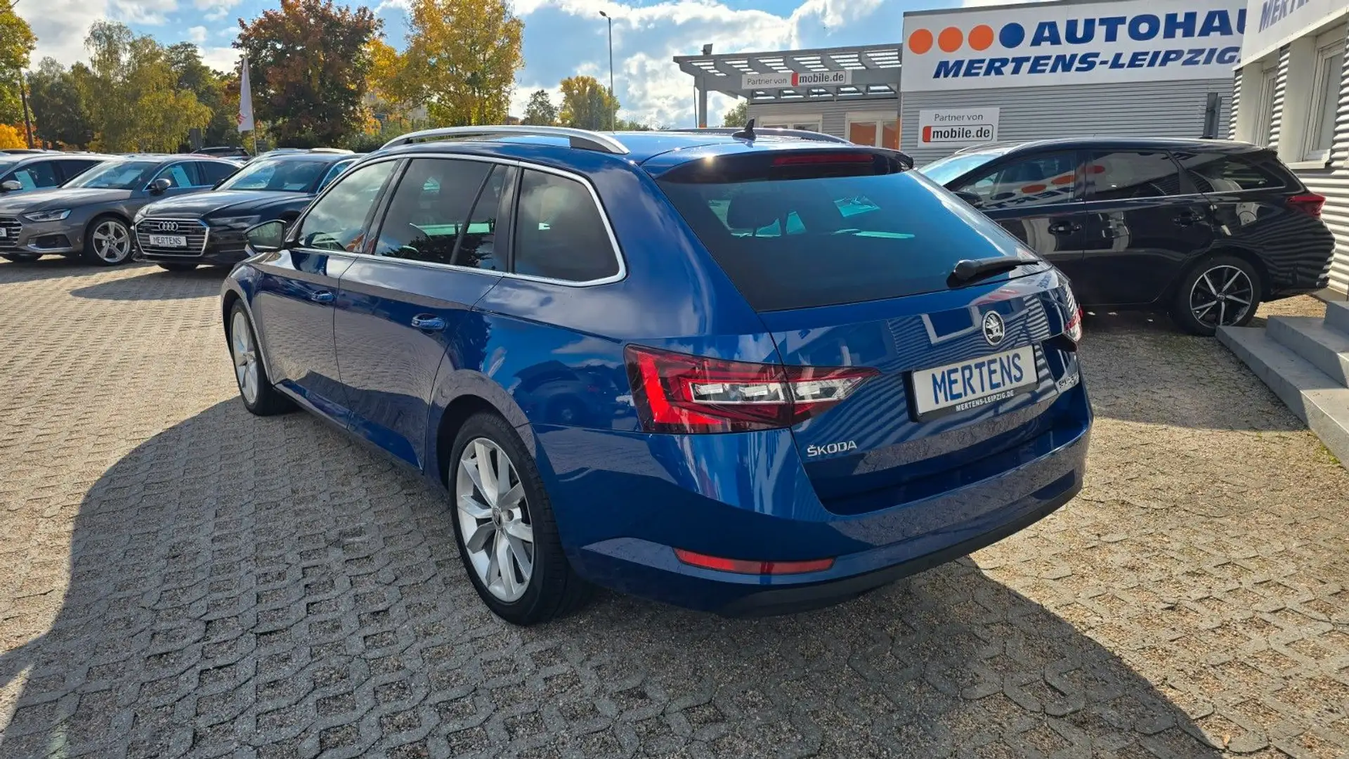 Skoda Superb Style Combi Xenon Nav SHZ Totwinkel Blau - 2