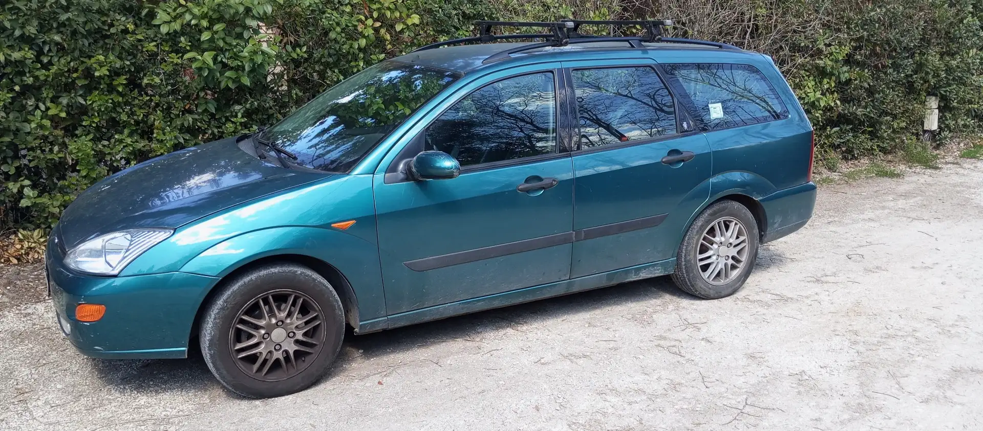Ford Focus Focus SW 1.6i 16v Ghia c/clima Verde - 1