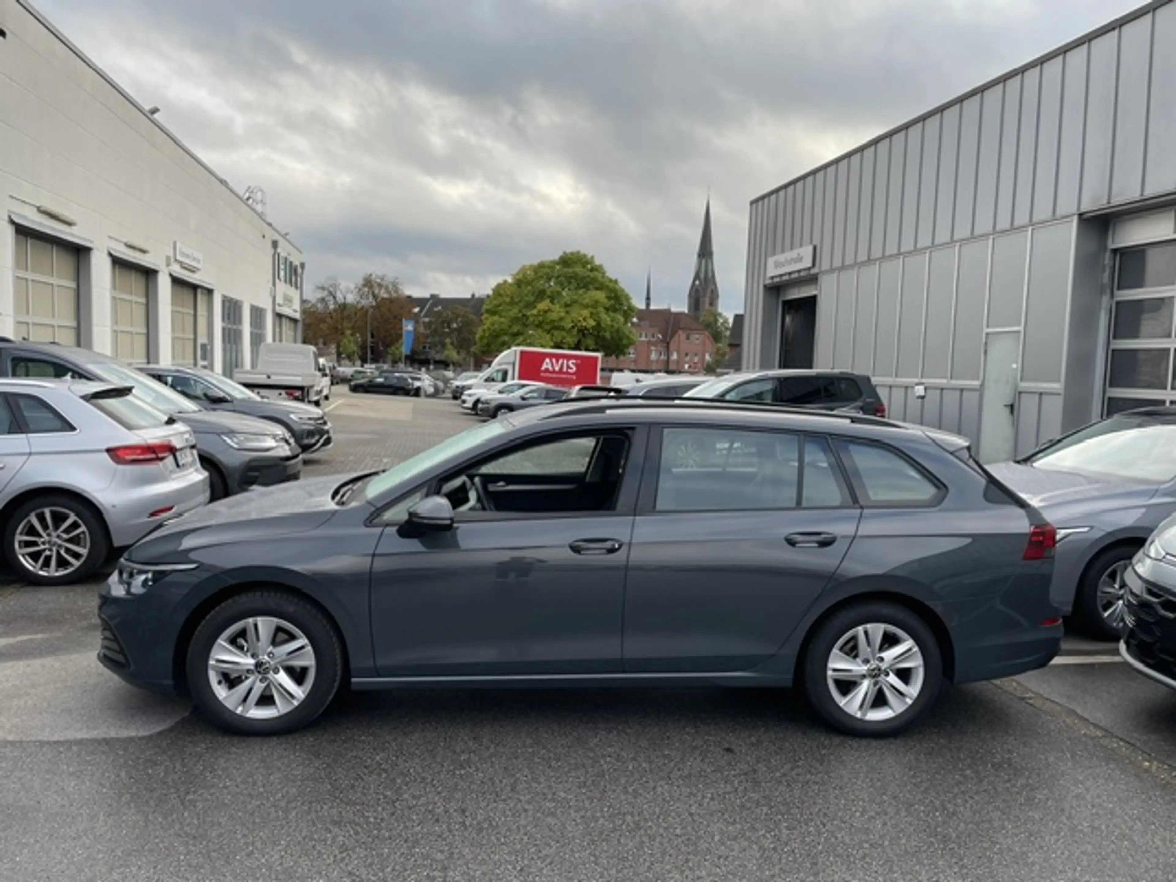 Volkswagen Golf VIII Variant 1.5 eTSi DSG Life AHK Navi ACC Sit... — photo 2
