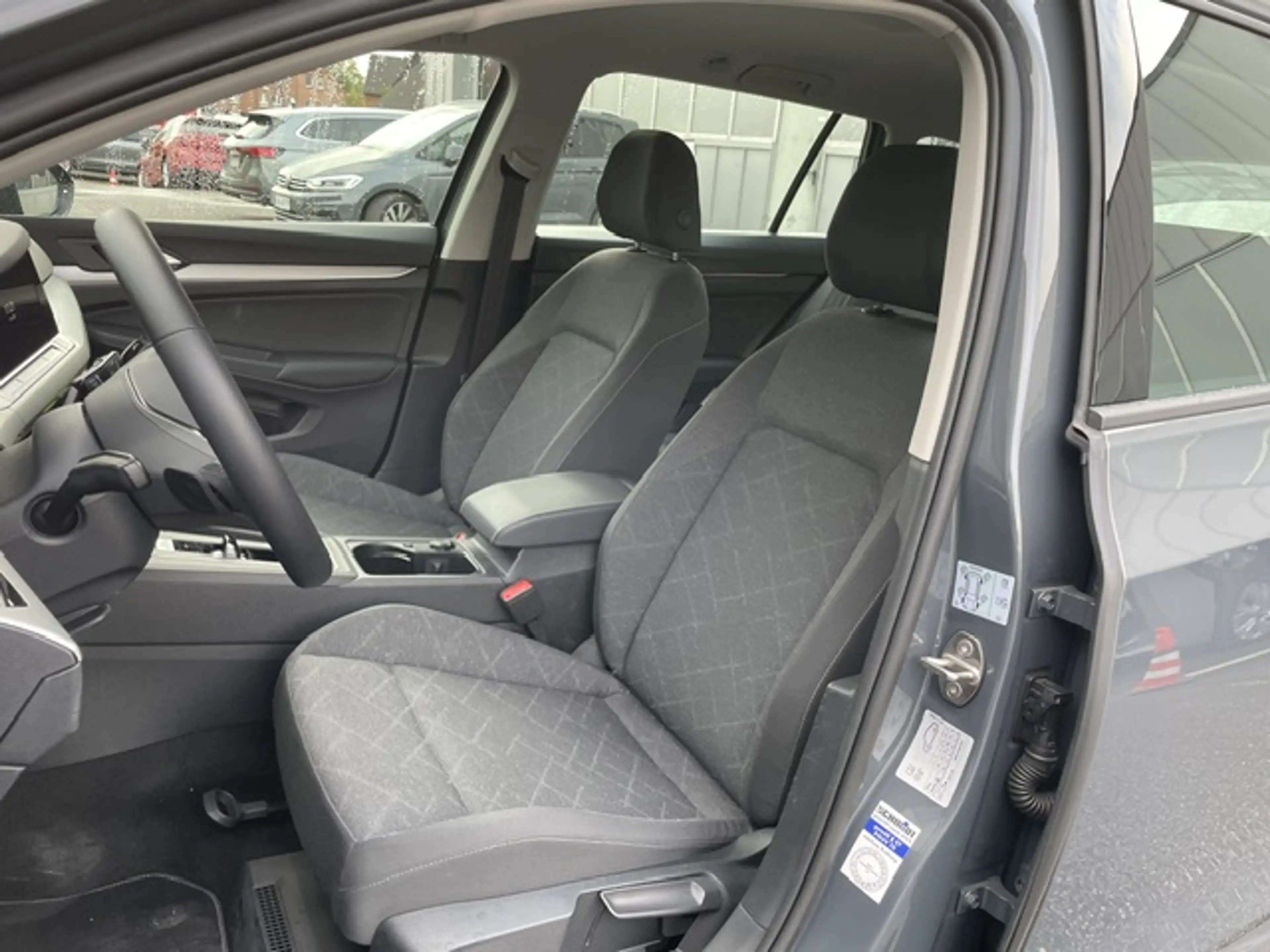 Volkswagen Golf VIII Variant 1.5 eTSi DSG Life AHK Navi ACC Sit... — photo 9