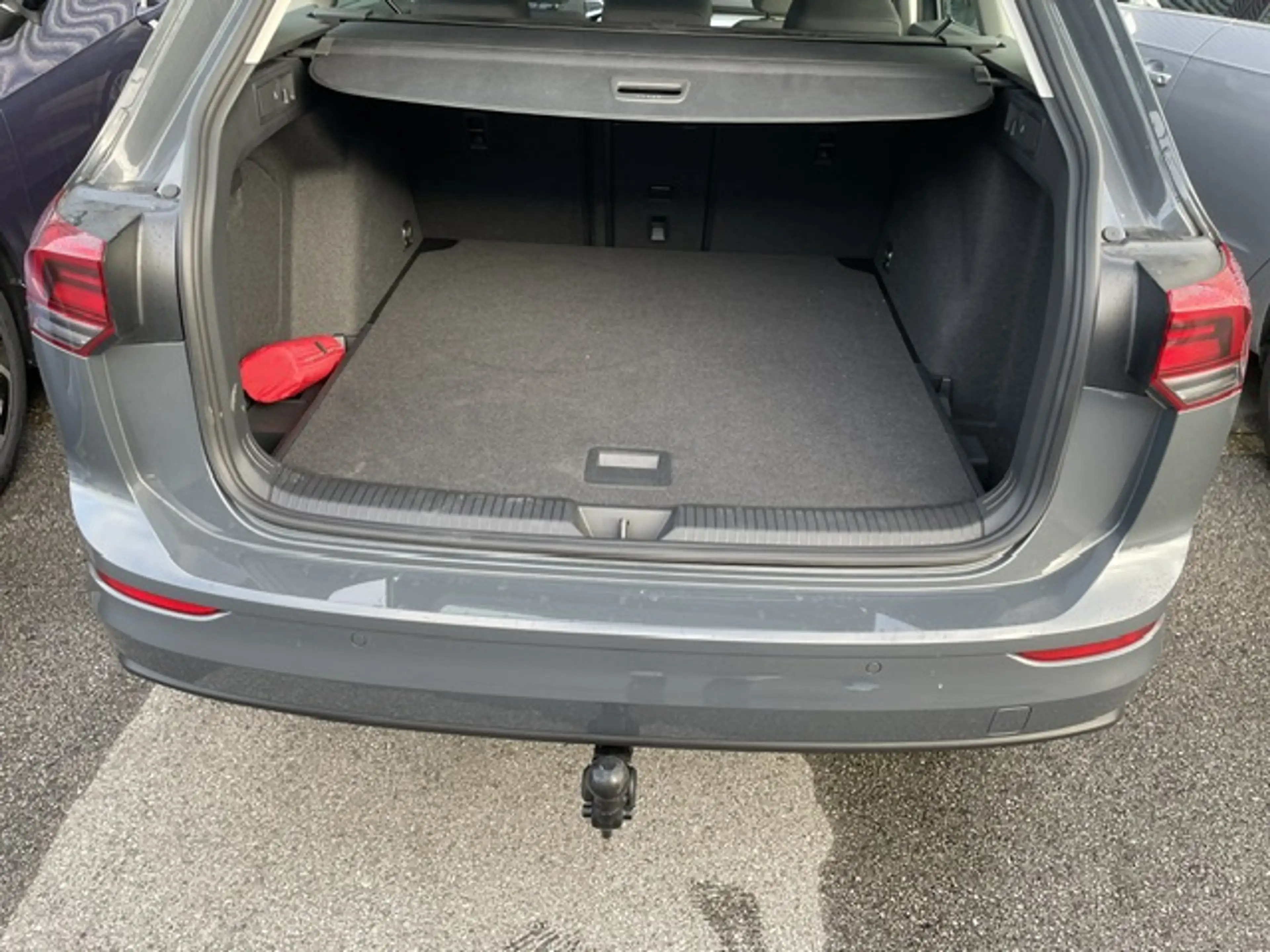 Volkswagen Golf VIII Variant 1.5 eTSi DSG Life AHK Navi ACC Sit... — photo 7