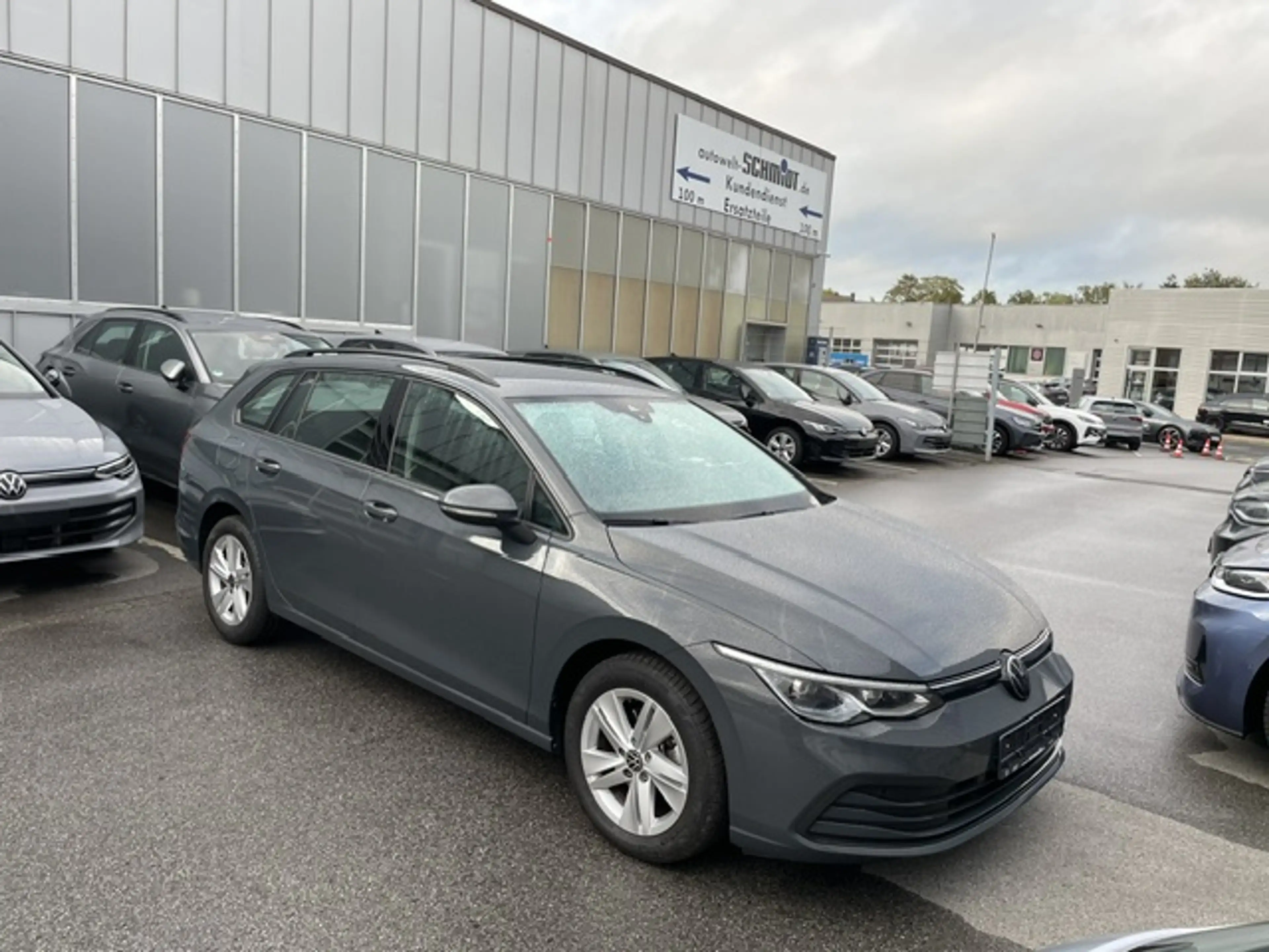 Volkswagen Golf VIII Variant 1.5 eTSi DSG Life AHK Navi ACC Sit... — photo 4
