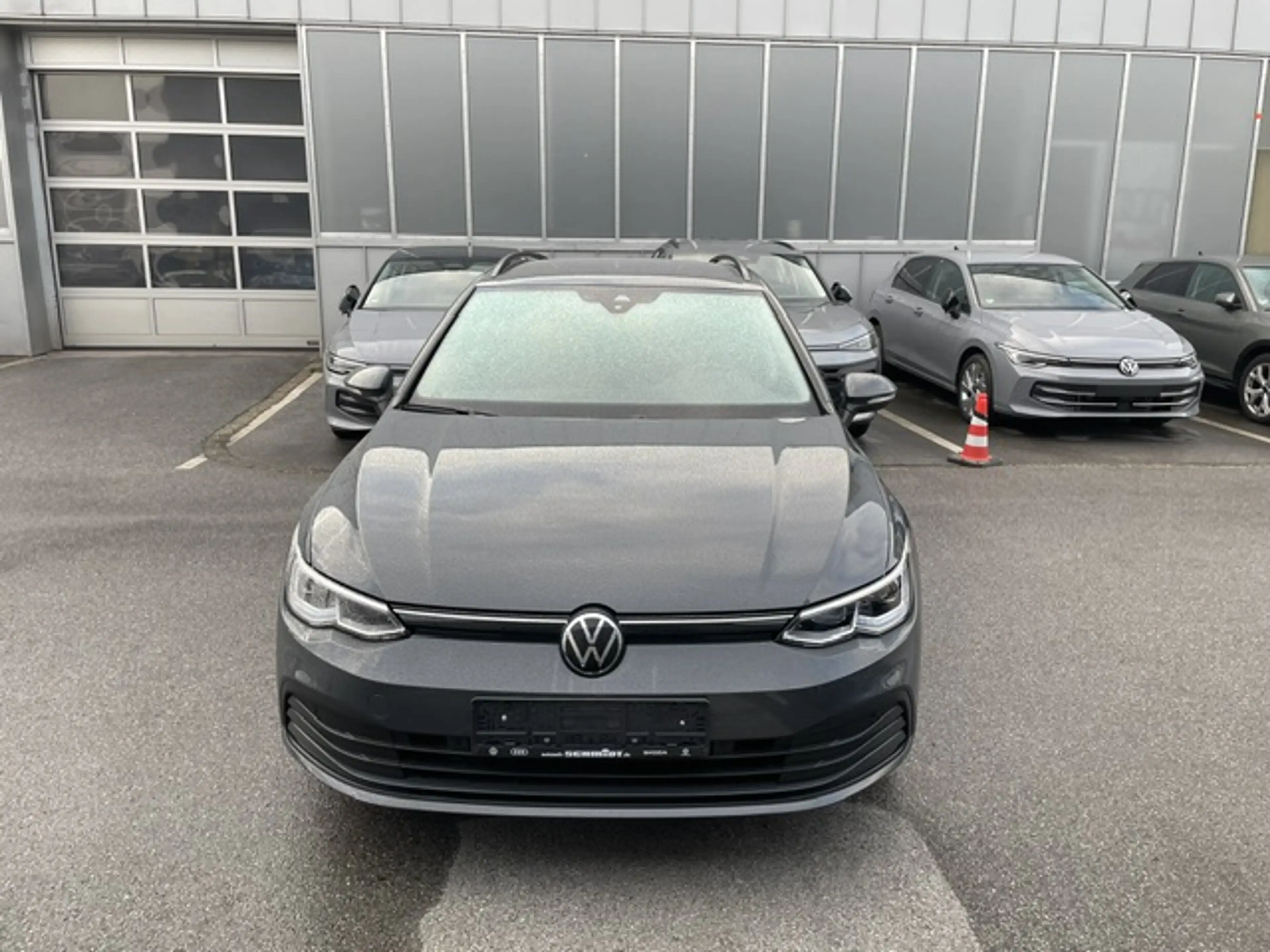Volkswagen Golf VIII Variant 1.5 eTSi DSG Life AHK Navi ACC Sit... — photo 5