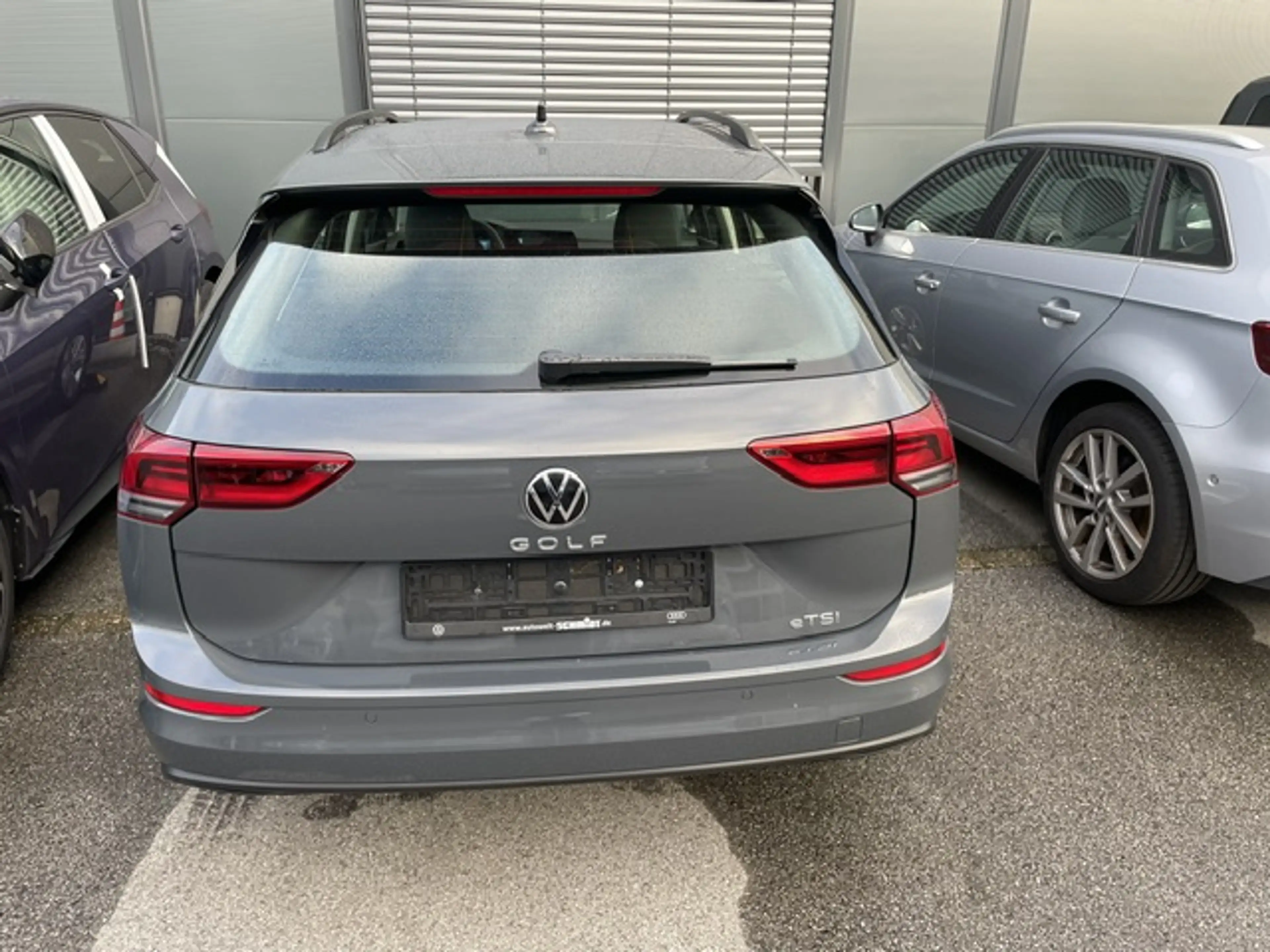 Volkswagen Golf VIII Variant 1.5 eTSi DSG Life AHK Navi ACC Sit... — photo 6