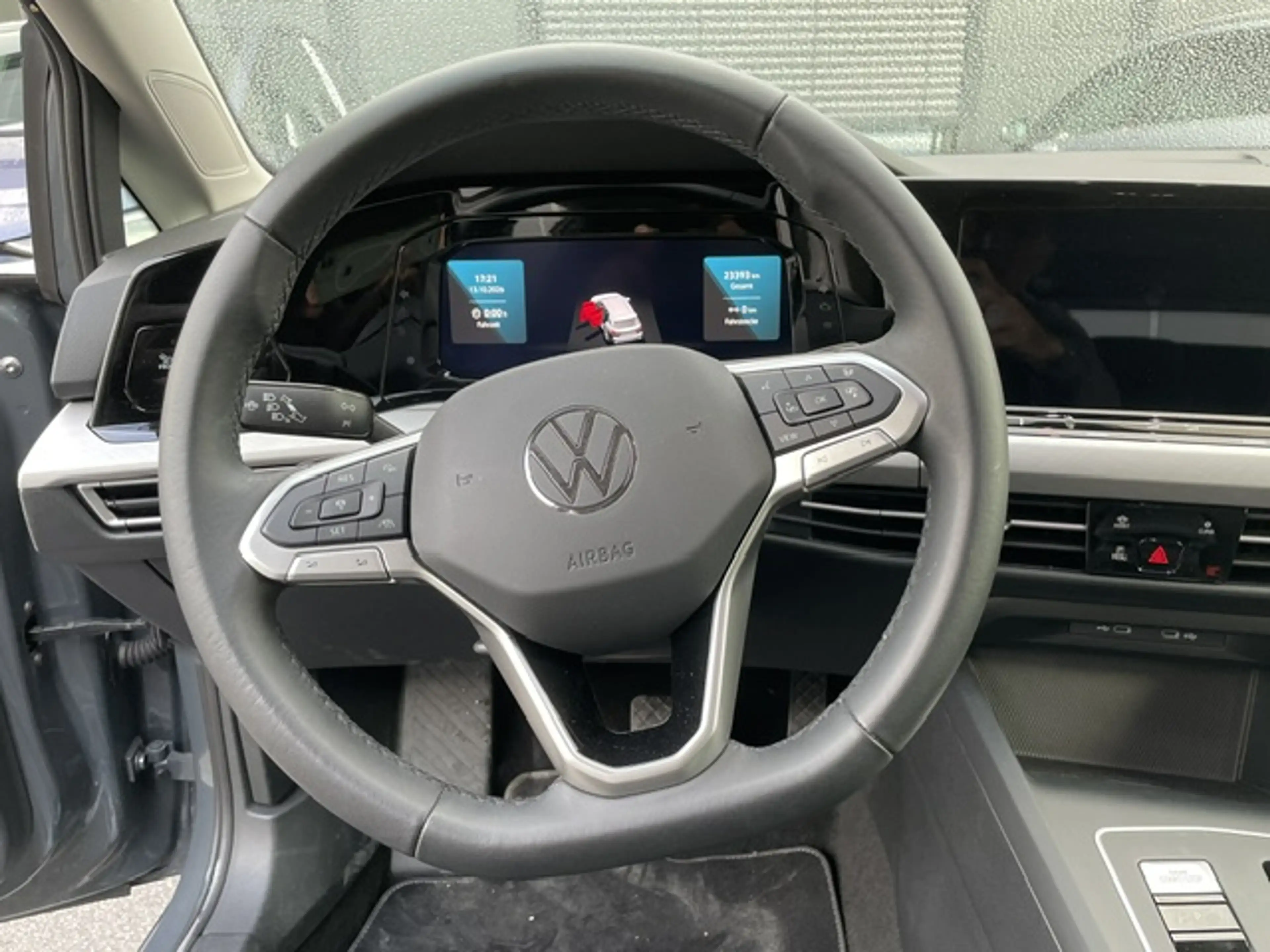 Volkswagen Golf VIII Variant 1.5 eTSi DSG Life AHK Navi ACC Sit... — photo 8