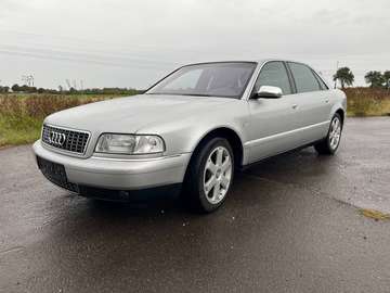 A8 4.2 quattro LANGversion orig. 240 Tkm Bi-XENON Solardach BOSE Navi+ Lederpaket2 FACELIFT Klima * Einmalige Optik * TOP