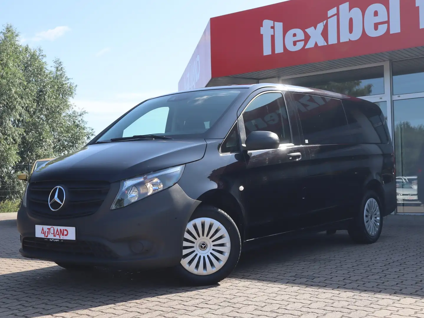 Mercedes-Benz Vito Tourer lang 9-Sitzer Aut. Navi Kamera Tempoma Negro - 2