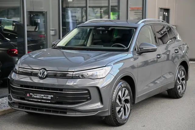 Volkswagen Tiguan view 2