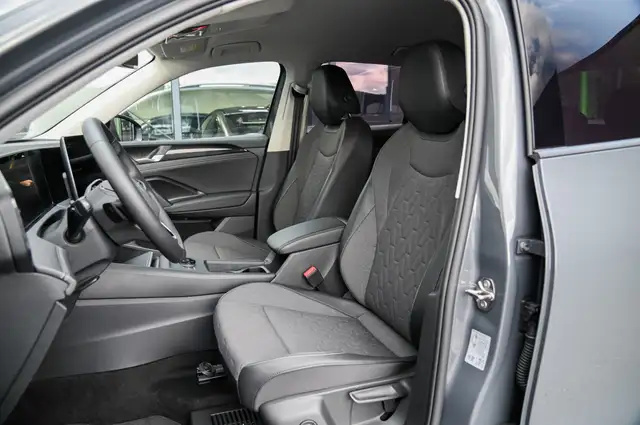 Volkswagen Tiguan view 12