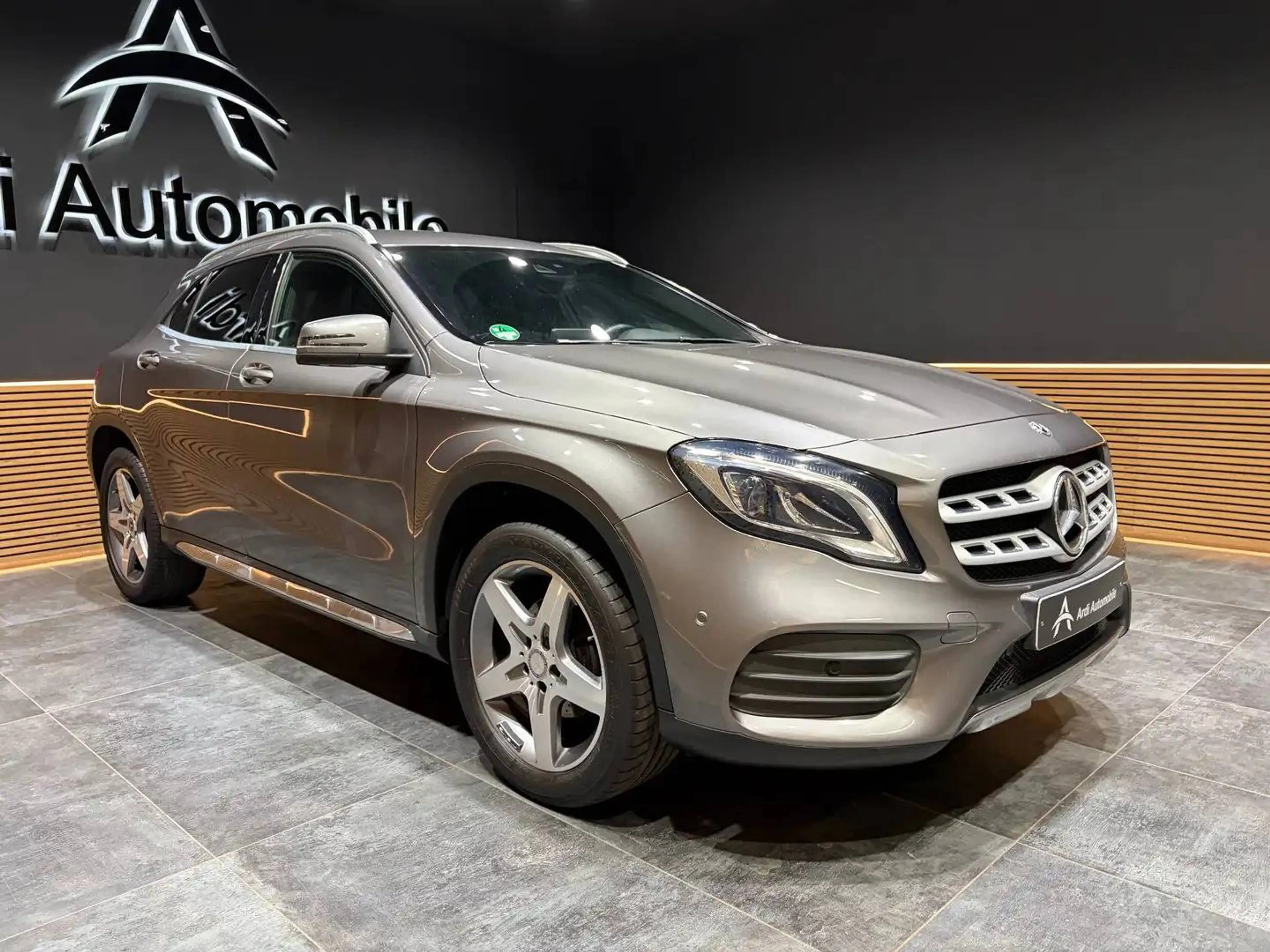 Mercedes-Benz GLA 180 d *PACK AMG*CARPLAY*CRUISE CONTROL*CAPTEUR AV+AR*GARANTIE* — photo 3