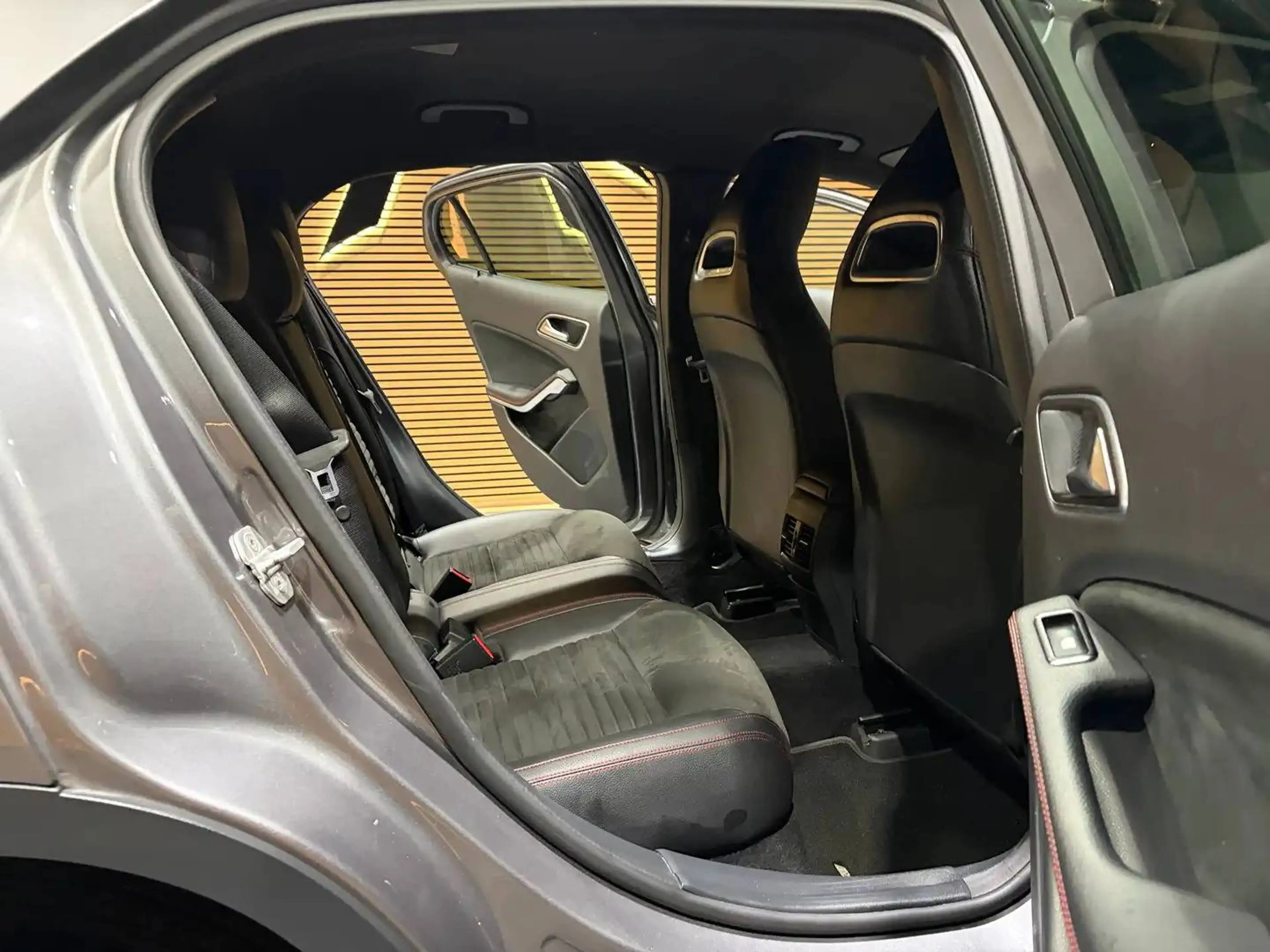 Mercedes-Benz GLA 180 d *PACK AMG*CARPLAY*CRUISE CONTROL*CAPTEUR AV+AR*GARANTIE* — photo 15