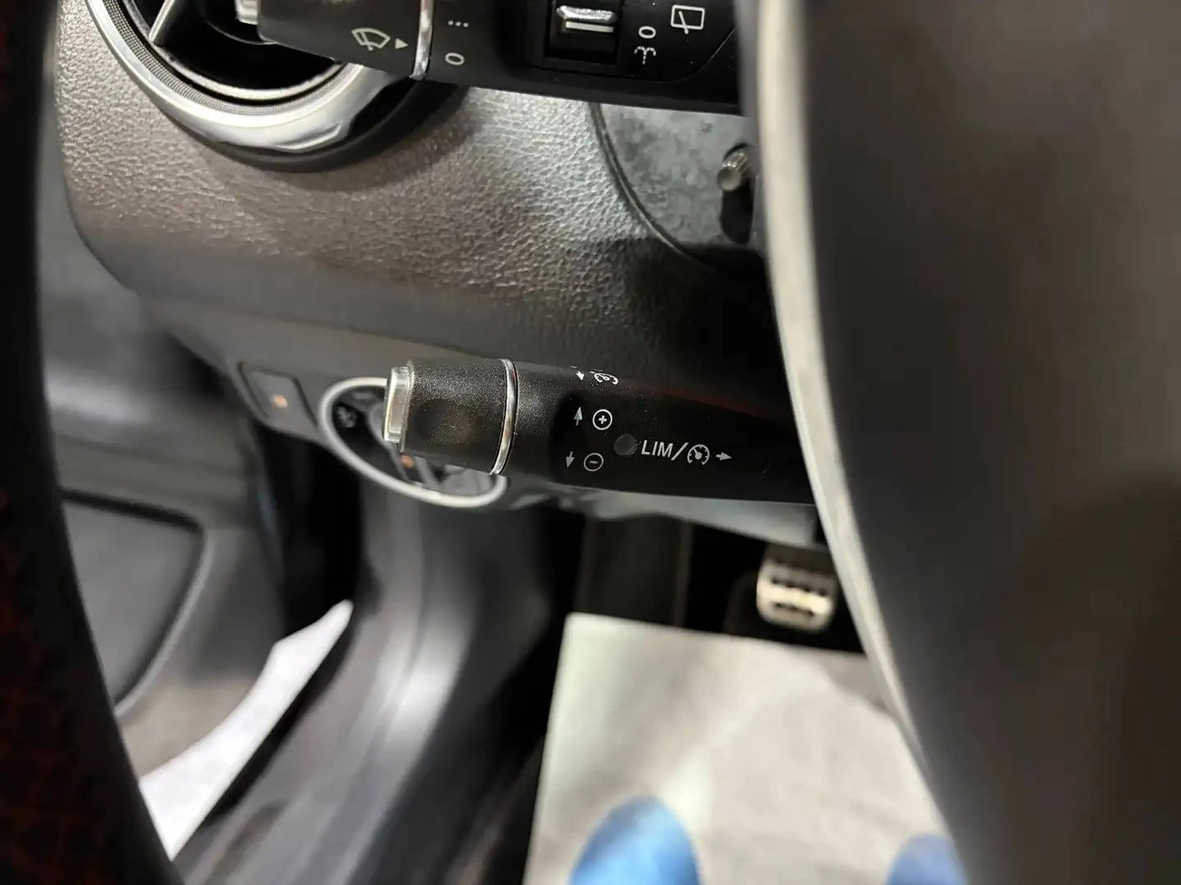 Mercedes-Benz GLA 180 d *PACK AMG*CARPLAY*CRUISE CONTROL*CAPTEUR AV+AR*GARANTIE* — photo 13