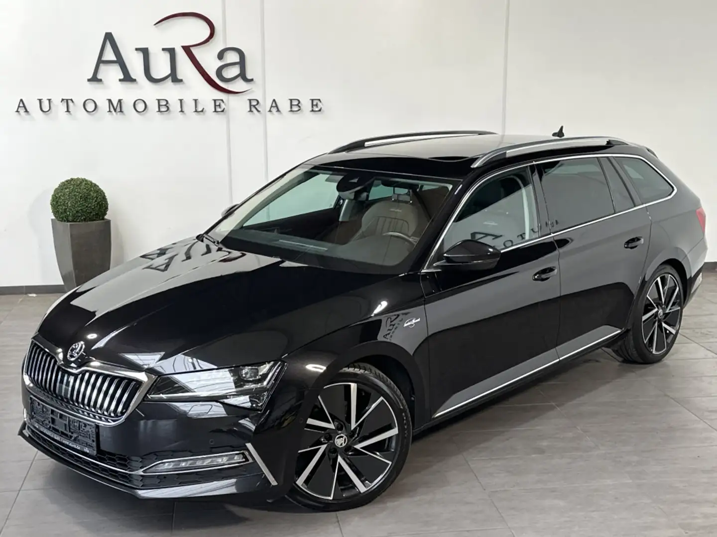 Skoda Superb Combi 2.0 TDI DSG 4x4 L&K NAV+LED+AHK+PANO Schwarz - 1