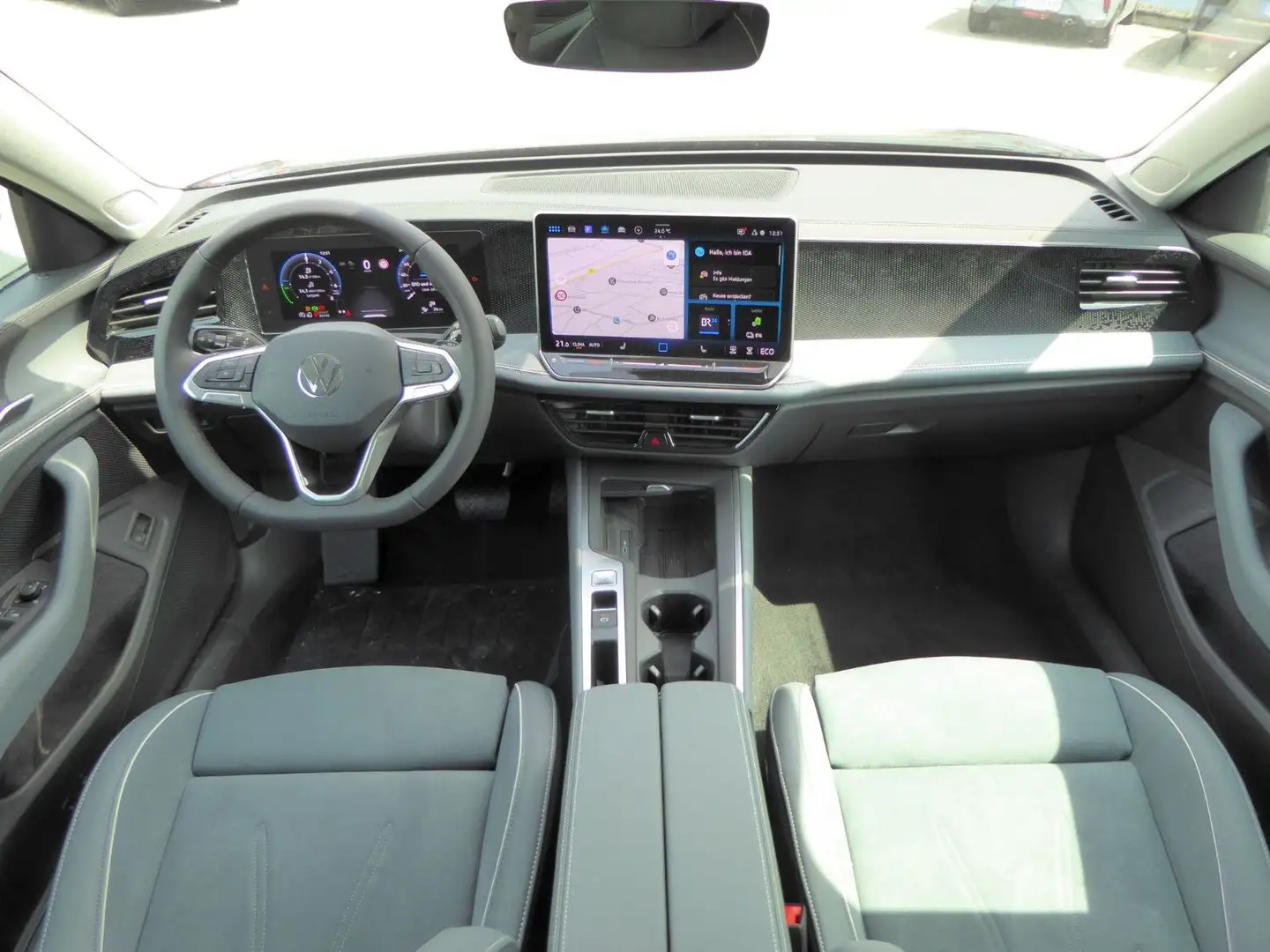Volkswagen Passat Variant Passat 1.5 TSI DSG eHybrid Business AHK | Navi Schwarz - 2