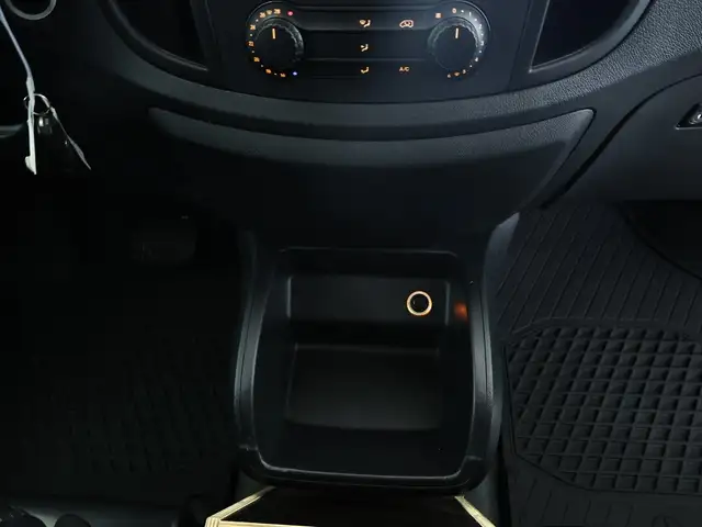 Mercedes-Benz Vito view 14