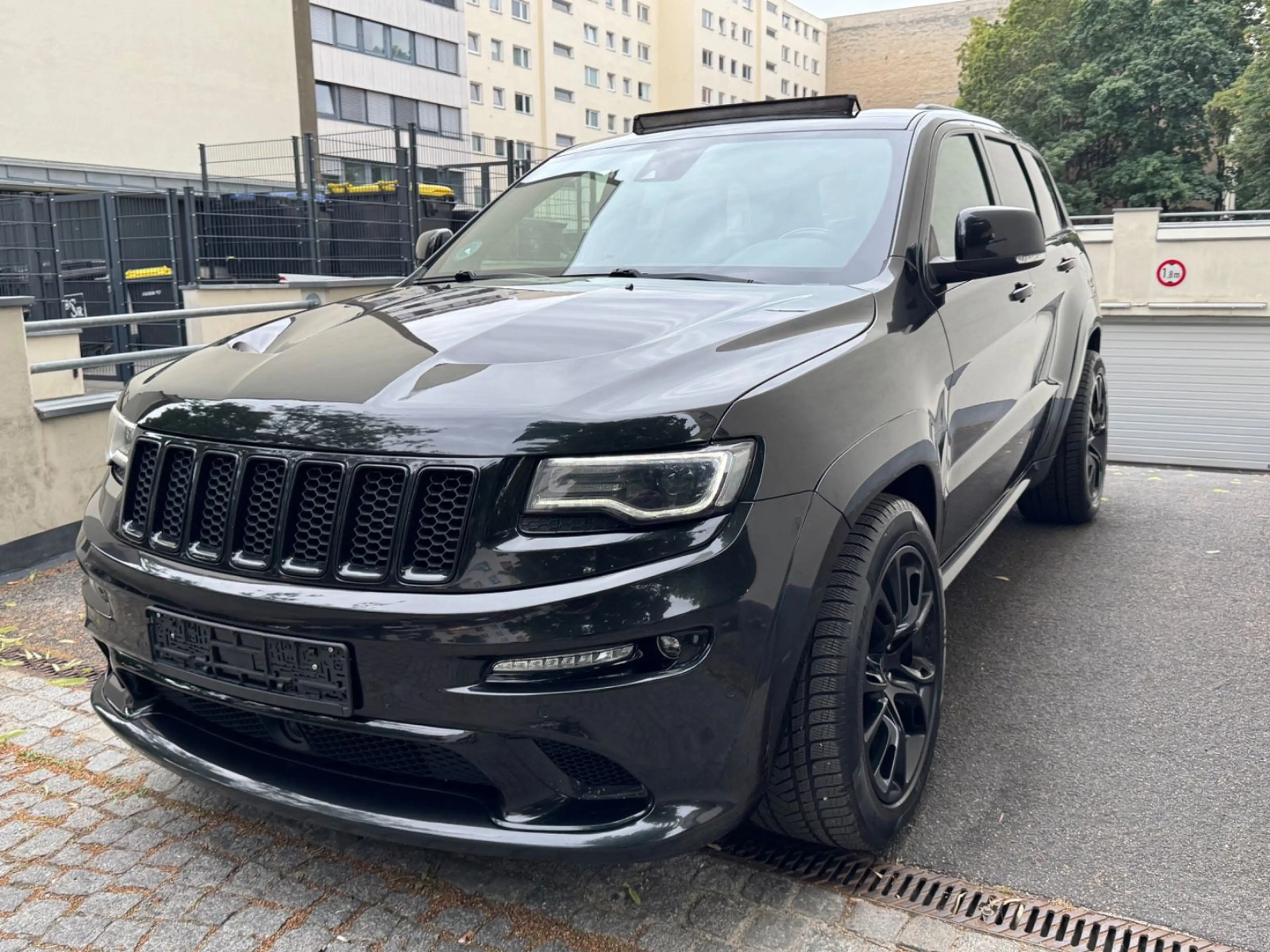 Jeep Grand Cherokee 6.4 V8 HEMI SRT/PANO/H&K/LAUNCH — photo 3