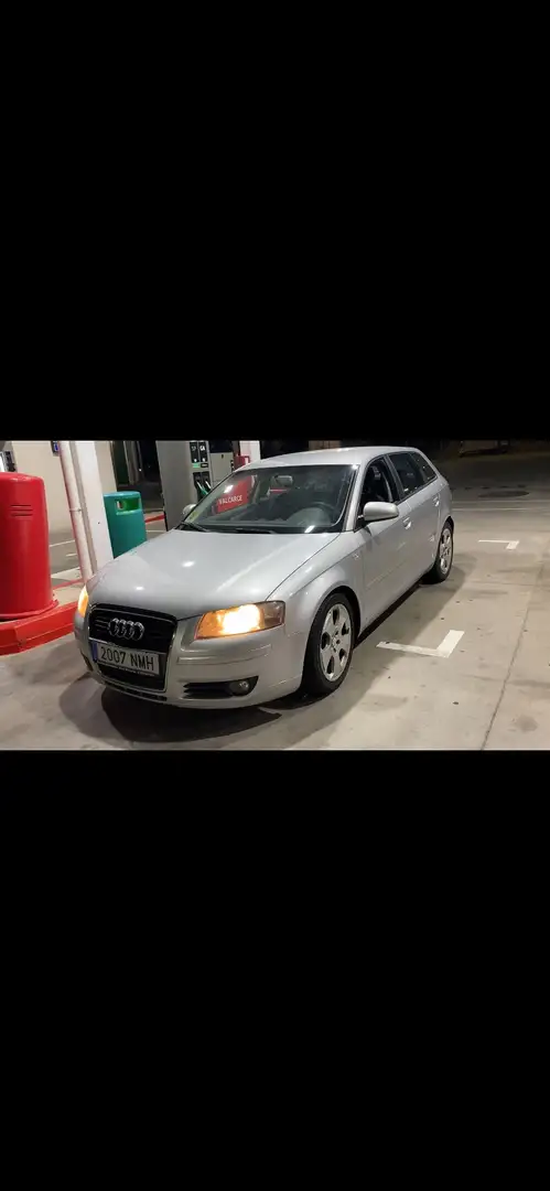 Audi A3 Sportback 2.0TDI Ambiente - 2