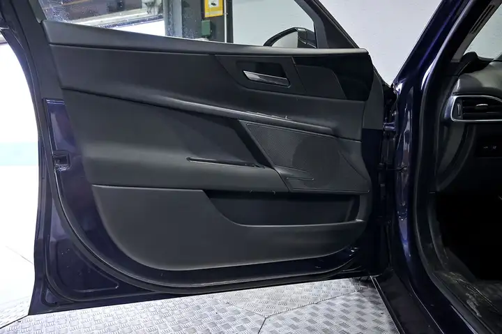 Jaguar XE 2.0 Diesel Prestige 2018, foto 19