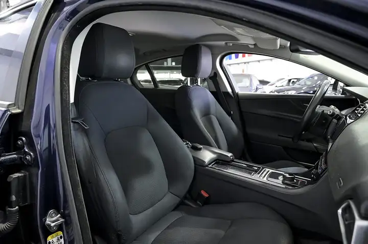 Jaguar XE 2.0 Diesel Prestige 2018, foto 29