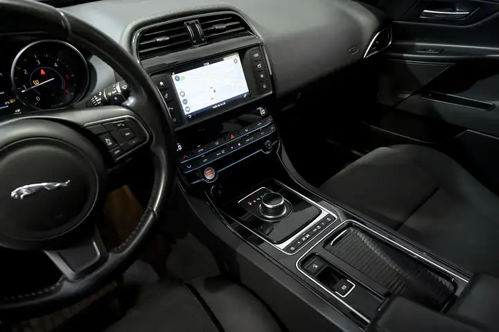 Jaguar XE 2.0 Diesel Prestige 2018, foto 28