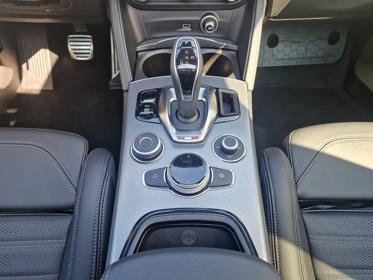 Alfa Romeo Stelvio 2025 — фото 25