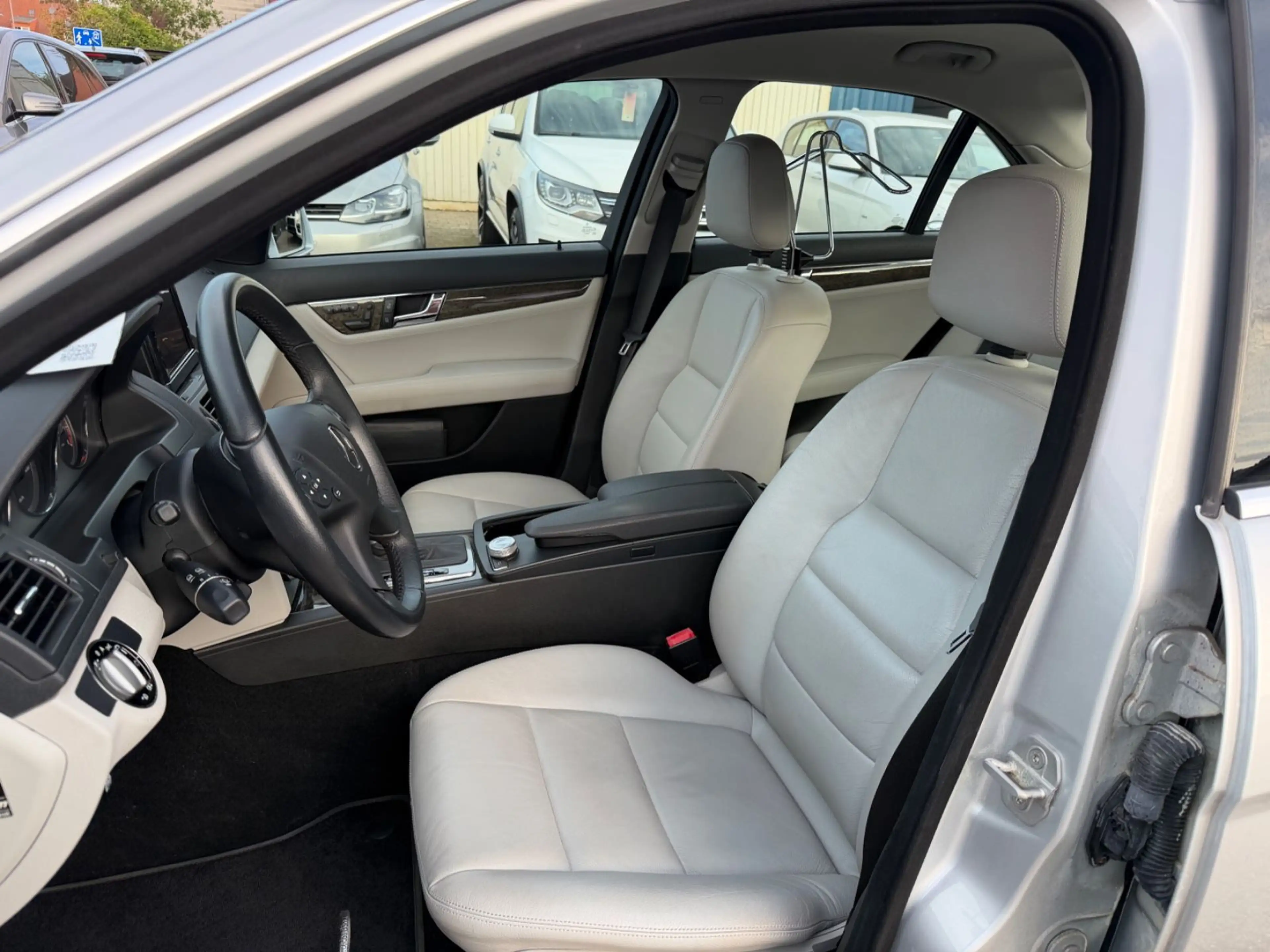 Mercedes-Benz C 350 Limo AUTOMATIK PDC Sitzhz Alus Tempo — photo 10